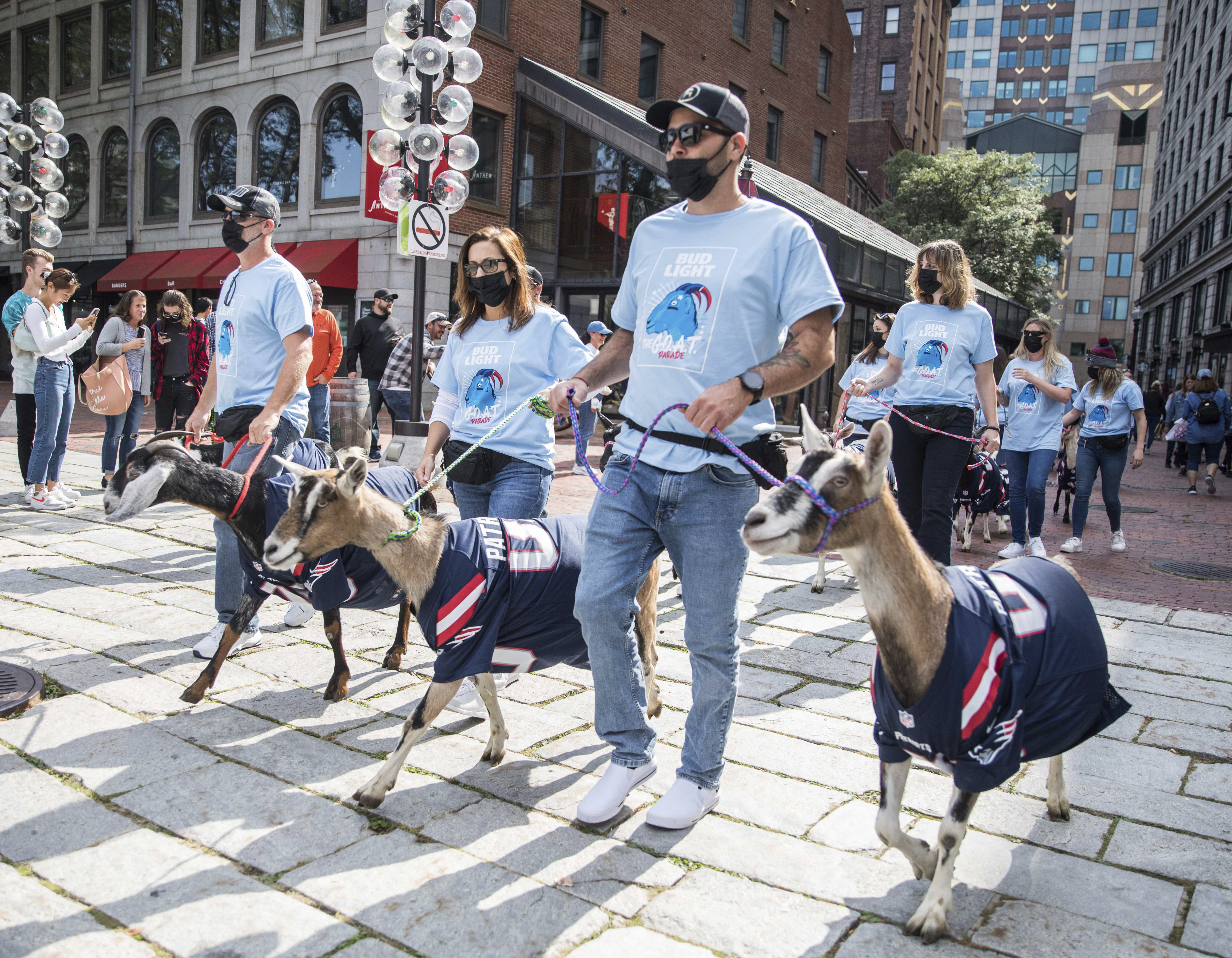 Tom Brady: Even with a mask on, the GOAT gets recognized at Target