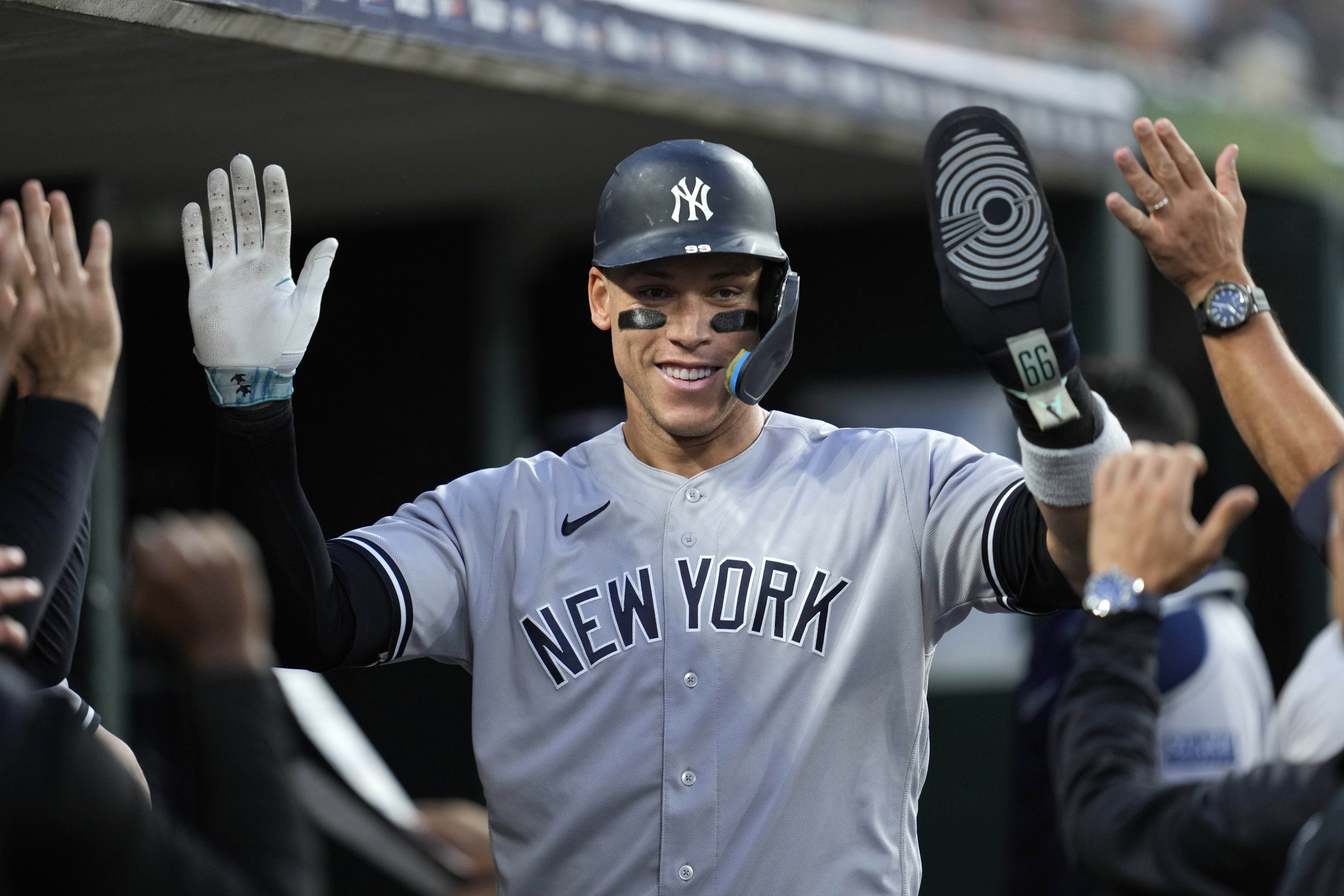Yankees hit five homers in rout of Tigers