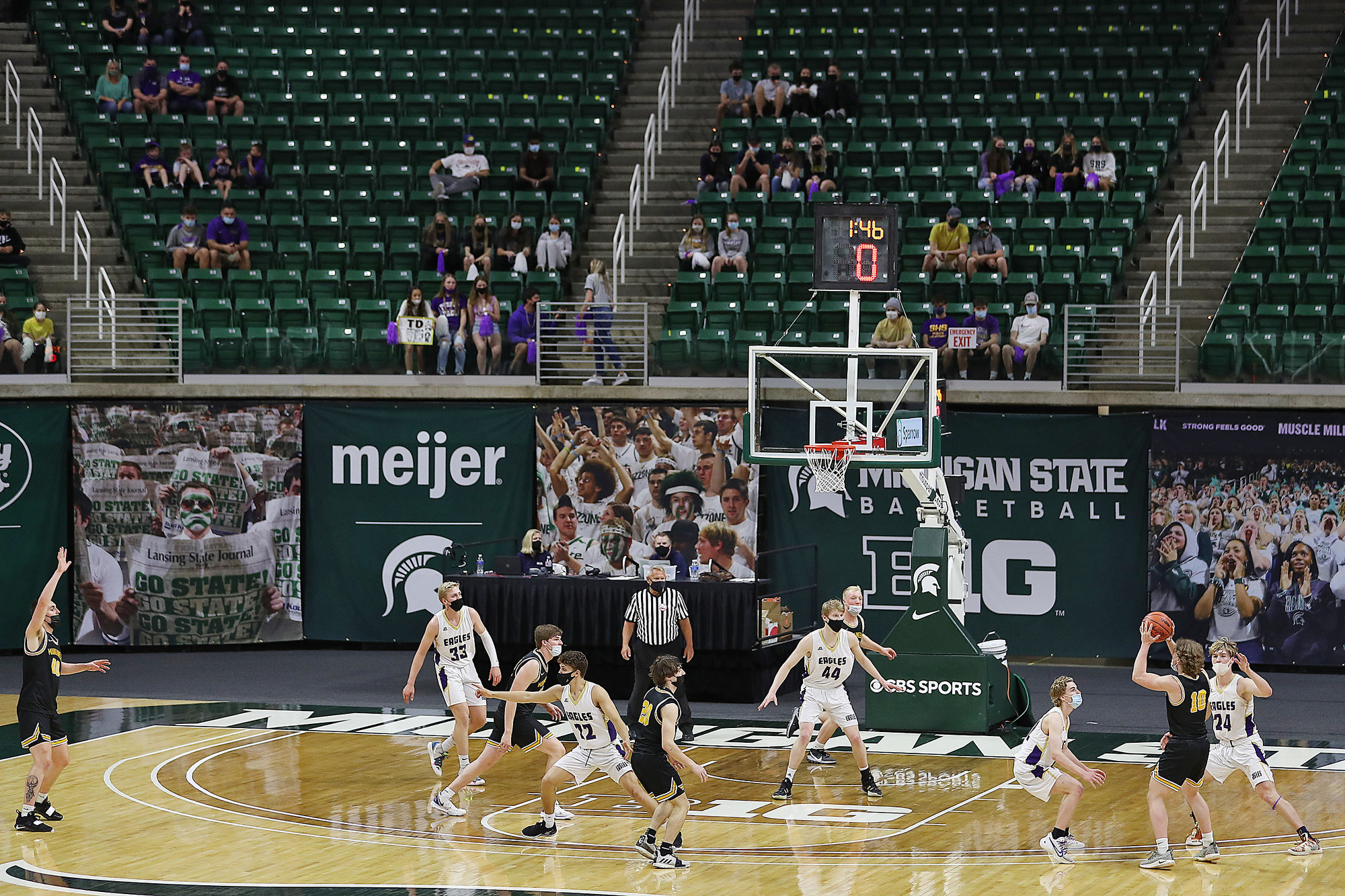 MHSAA Division 3 boys basketball semifinal Schoolcraft vs. Iron