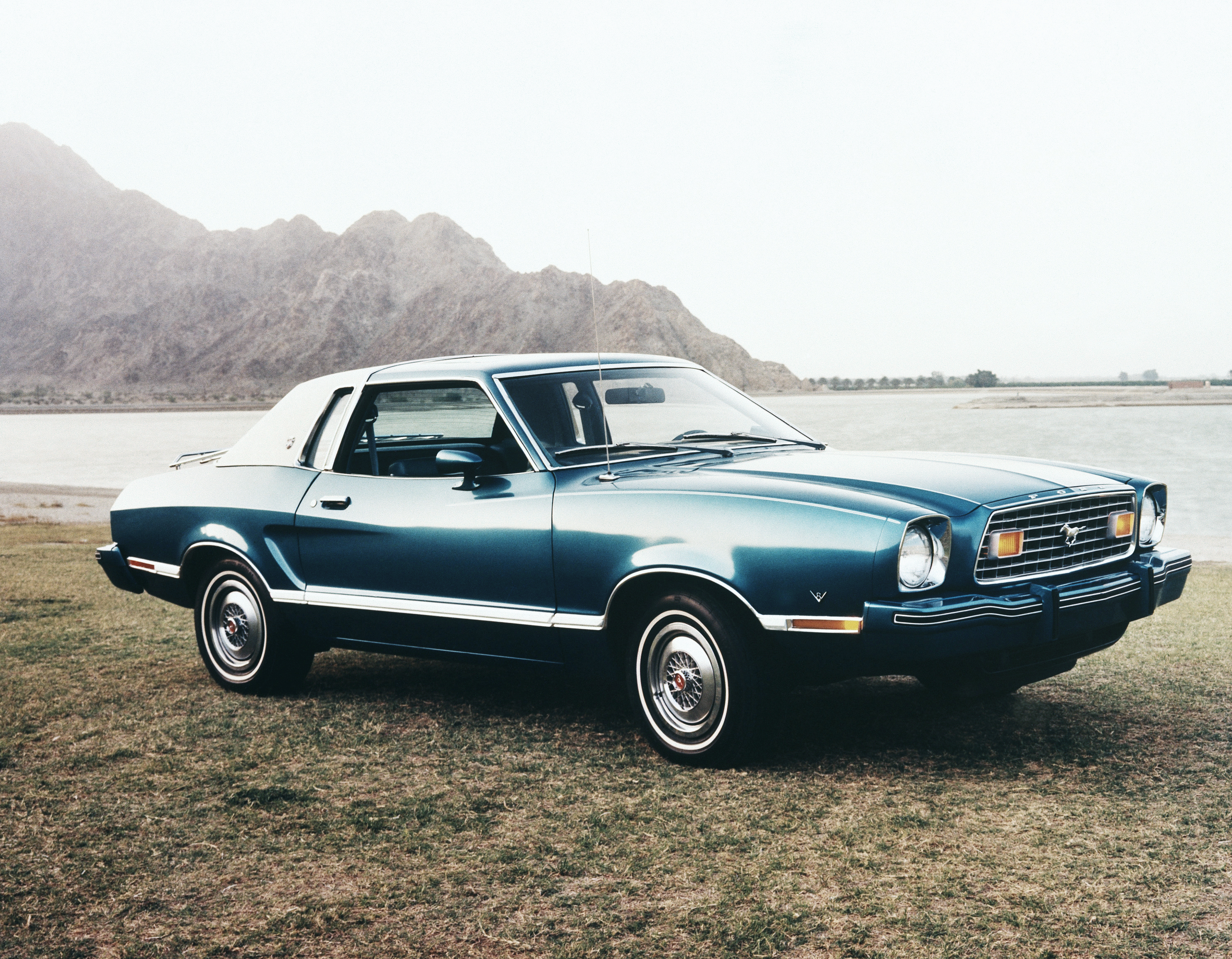 Первое поколение автомобилей. Форд Мустанг 1974. Ford Mustang 1974. Ford Mustang 2. Форд Мустанг 2 1974.