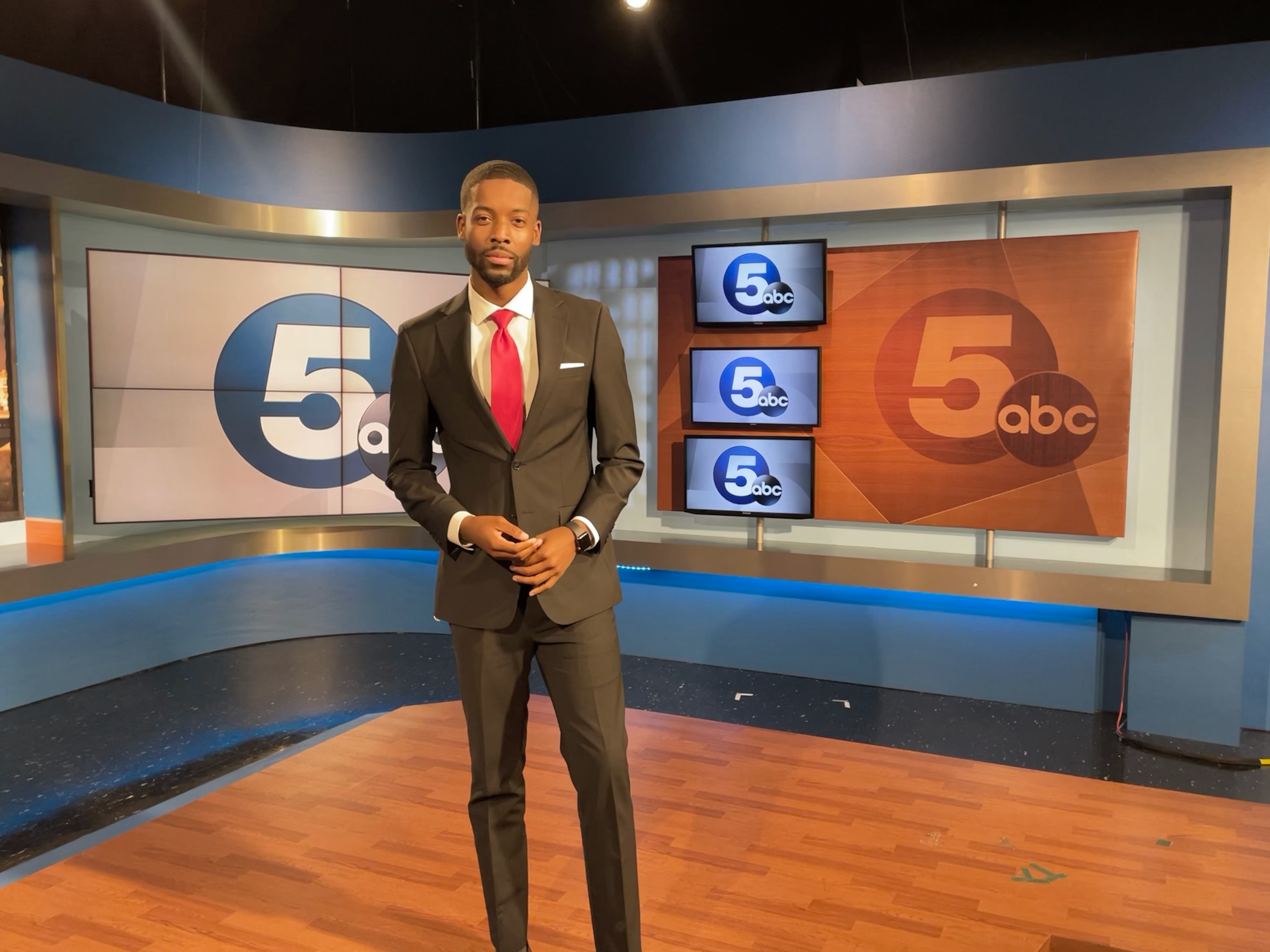 Cleveland TV news anchor DaLaun Dillard is leaving WEWS Channel 5