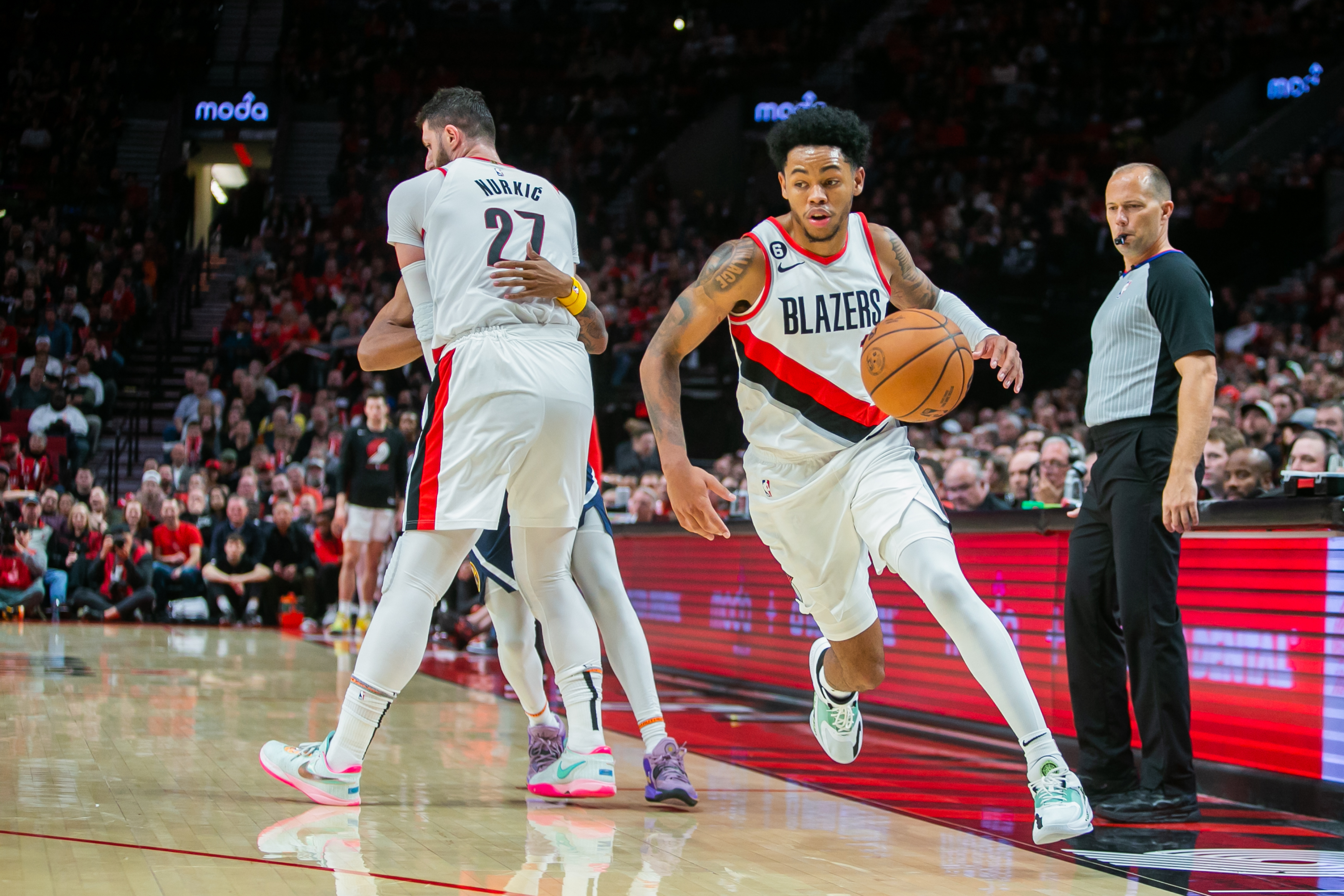 Simons, Lillard lead unbeaten Blazers past Nuggets 135-110