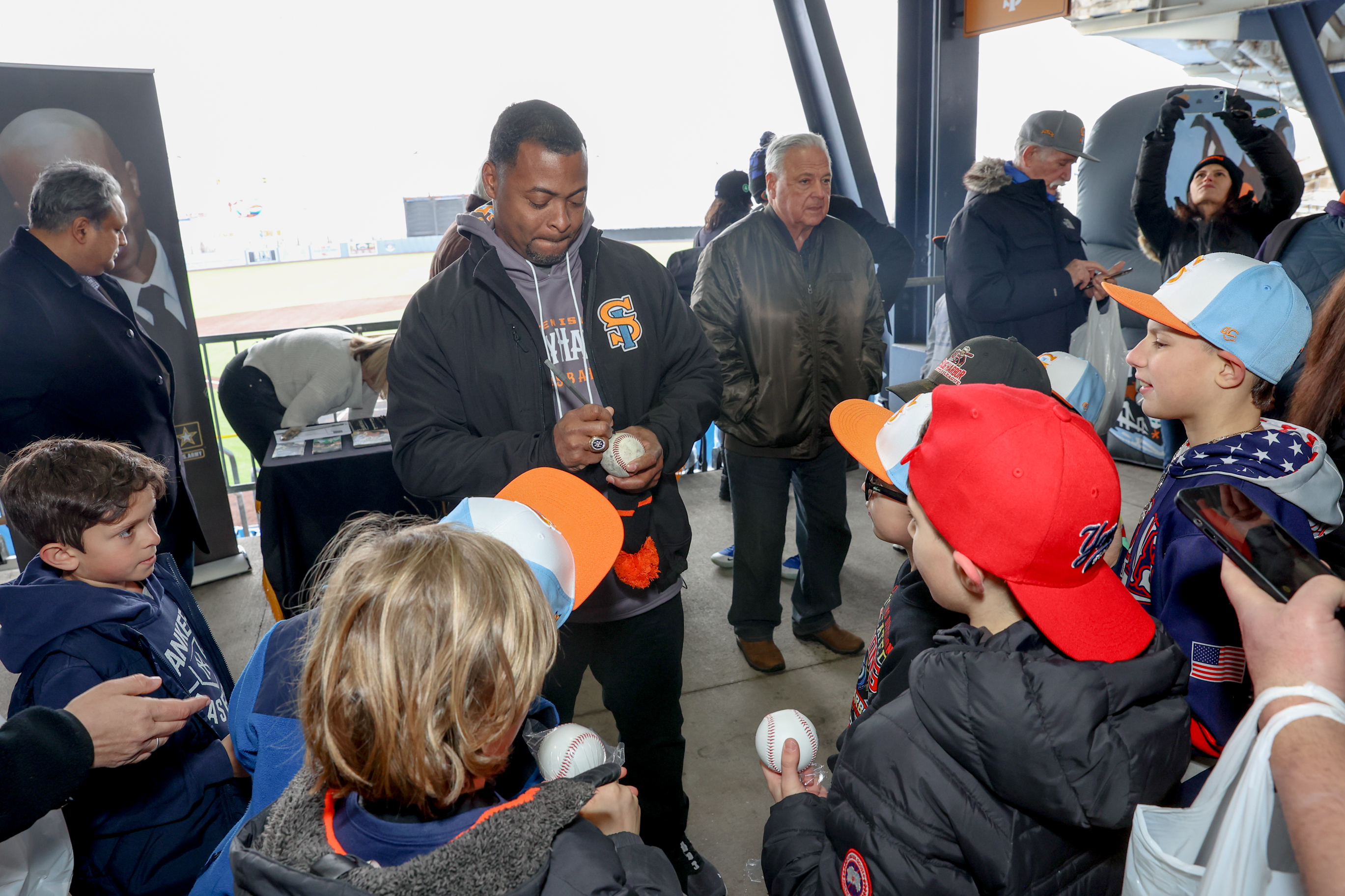 Homer Bush signs with the FerryHawks - Staten Island FerryHawks