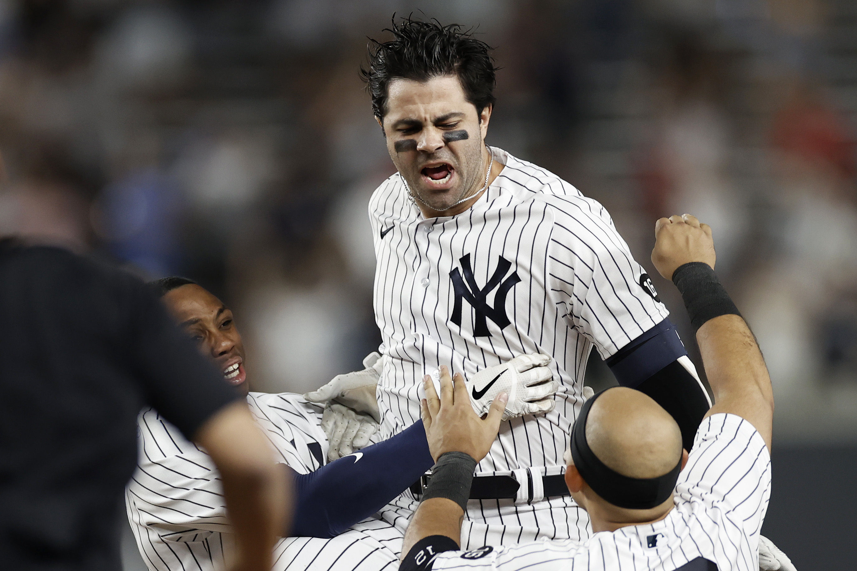 Photos of the Yankees besting the Phillies 5-2