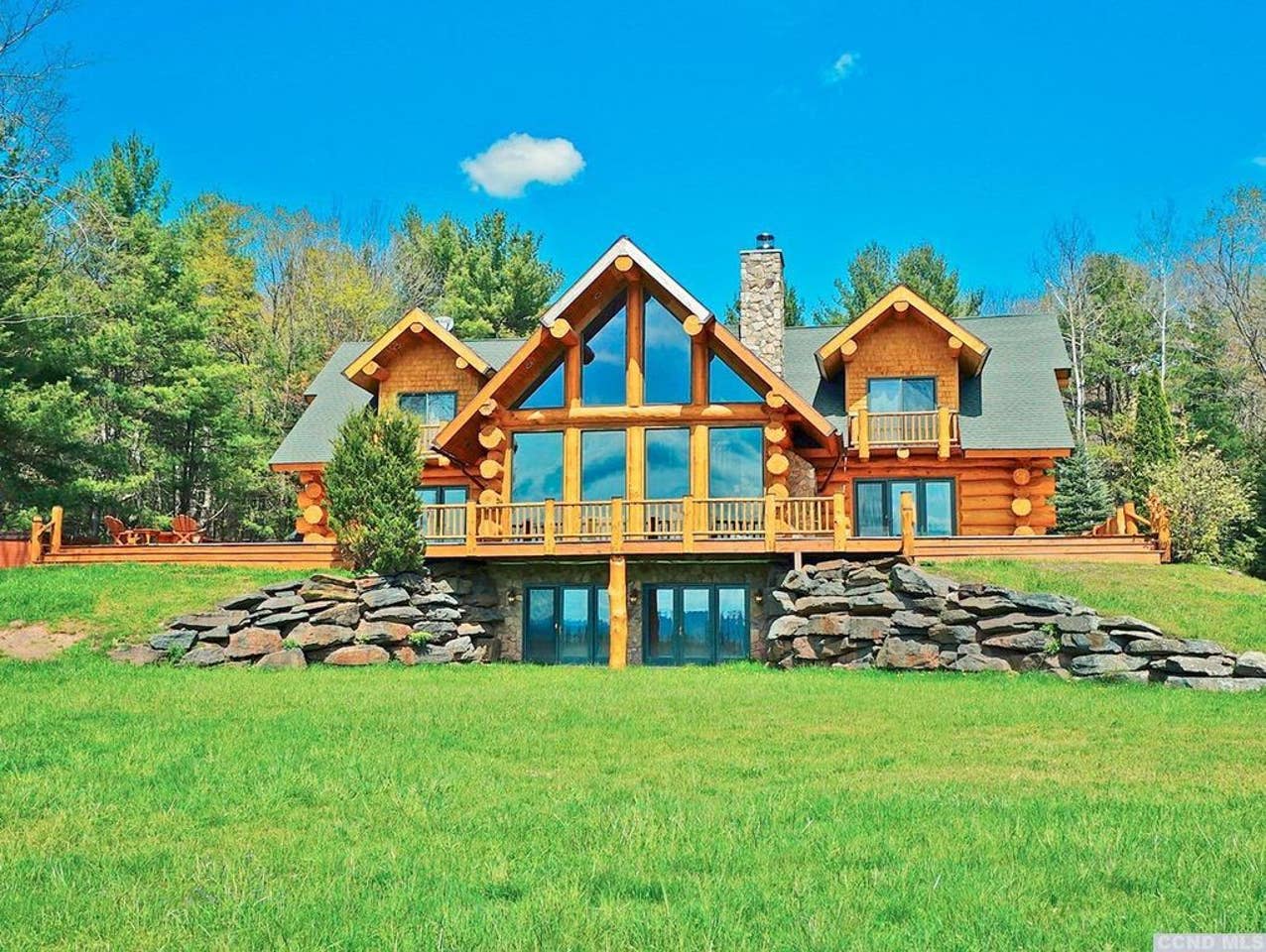 Best Catskills Airbnbs: HGTV bungalow, octagon home, more unique spots to  rent now - newyorkupstate.com