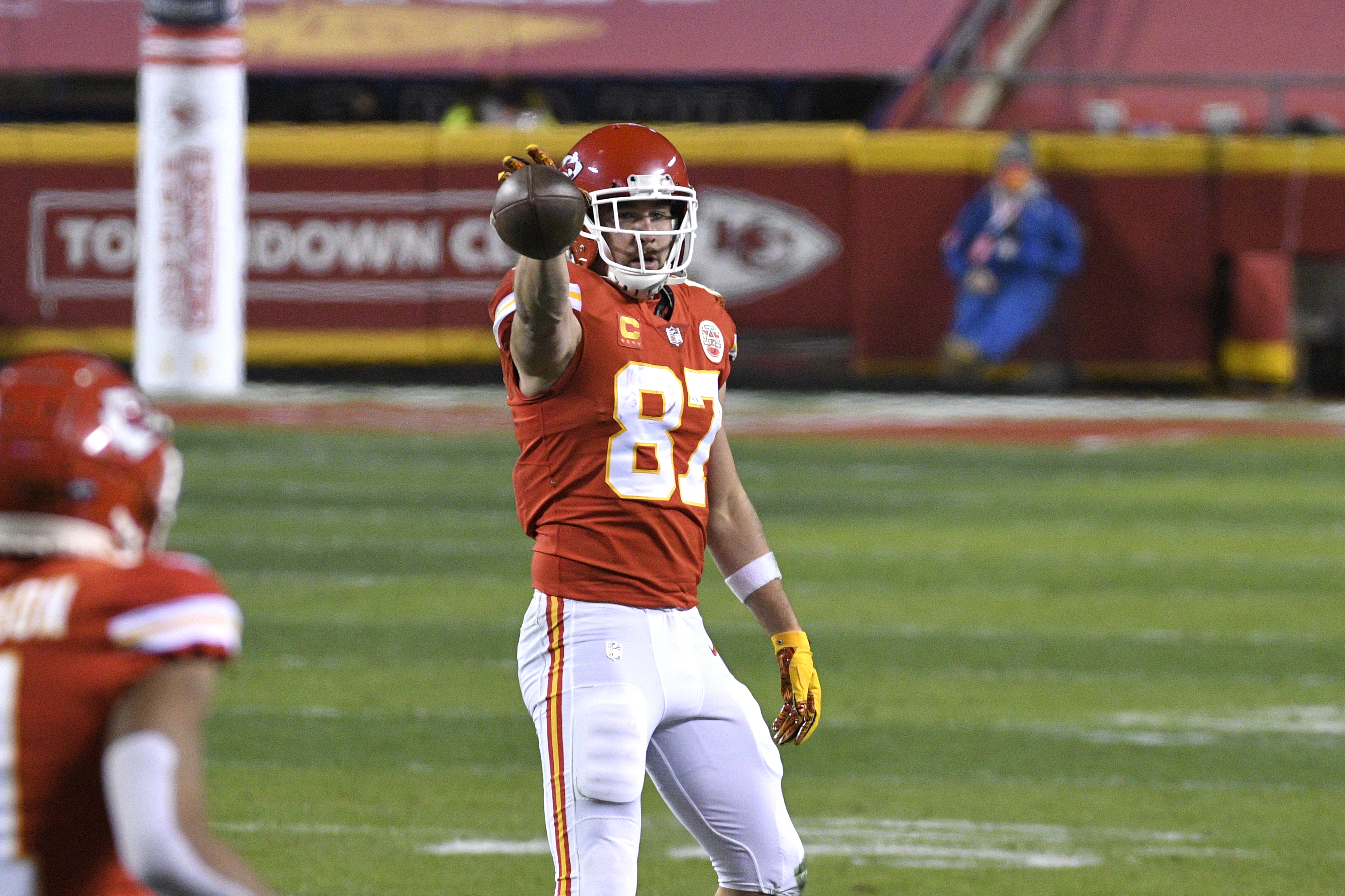 Travis Kelce  Travis kelce, Kelce chiefs, Kansas city chiefs funny