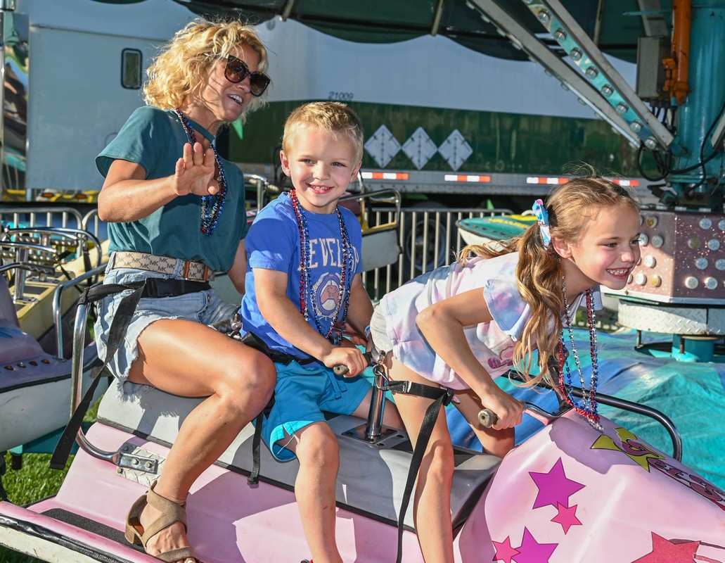 Rotary Club’s Carnival draws crowds to East Longmeadow (photos