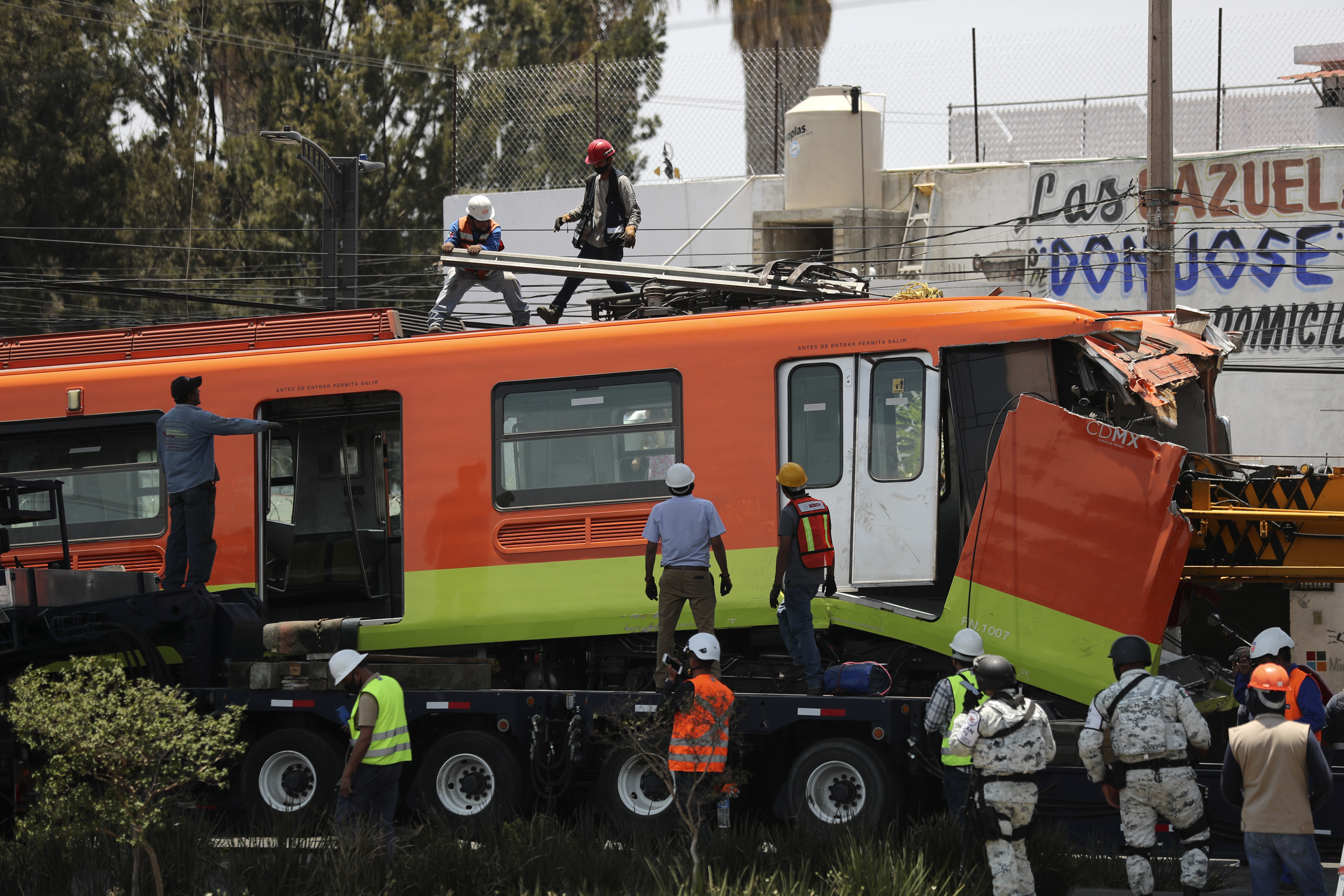 Metro crash. Метрополитен Мехико. Метро в Мексике. Метро Мехико поезд.