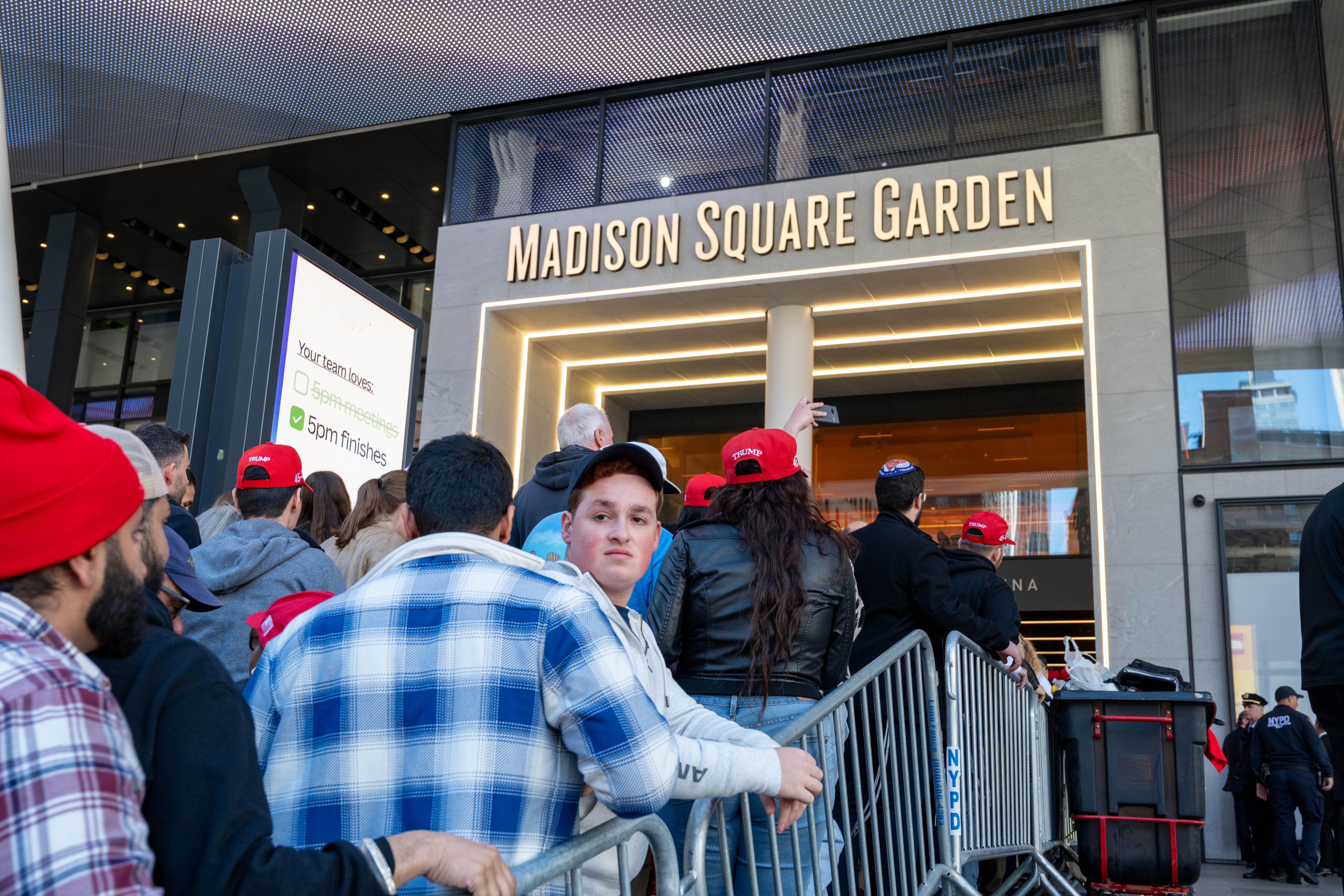 New Yorkers flock to Donald Trump's Madison Square Garden rally ...