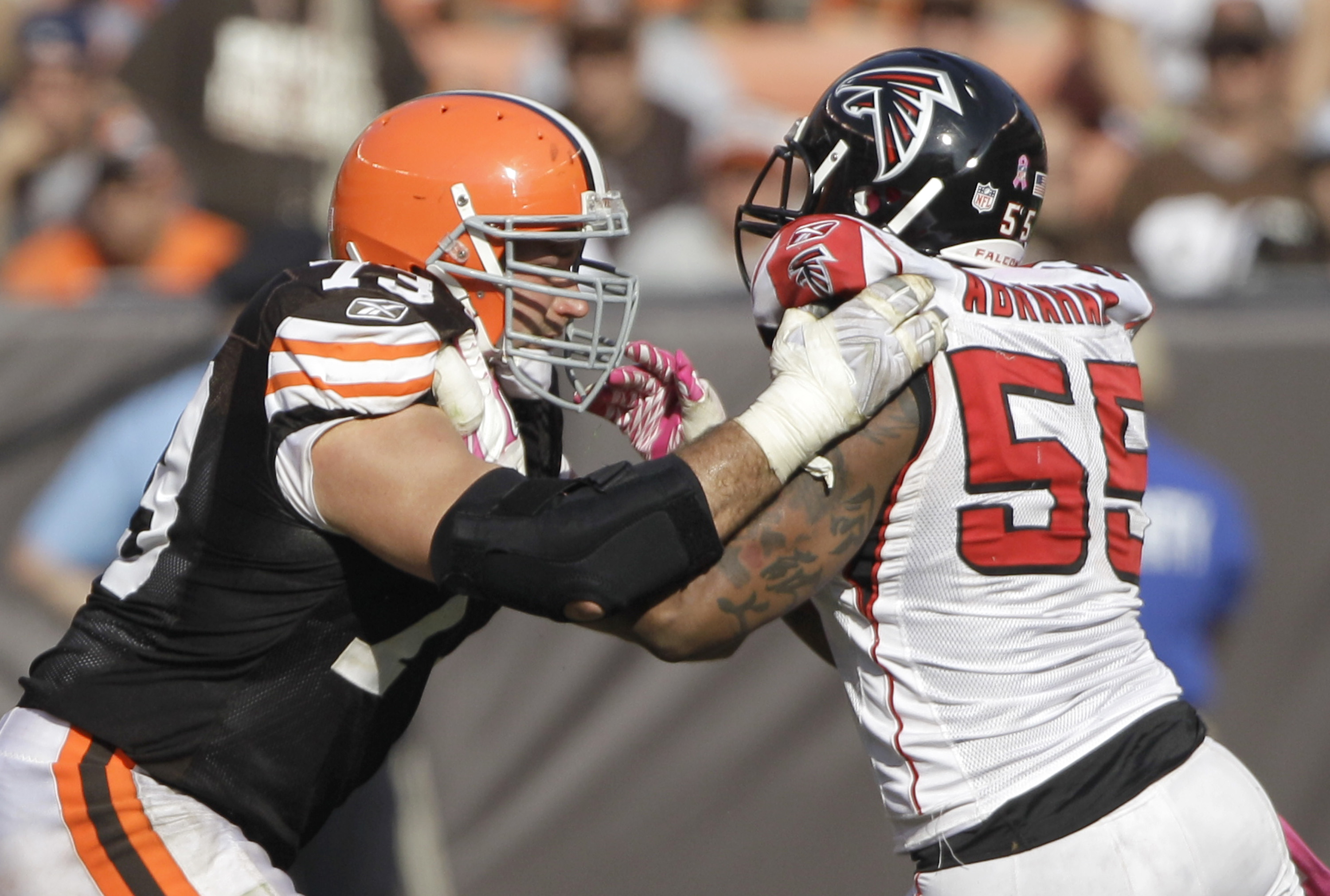 Cleveland Browns offensive tackle Joe Thomas blocks against