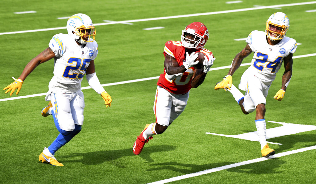 State NFL roundup: Tyreek Hill warms up in Chiefs' win 