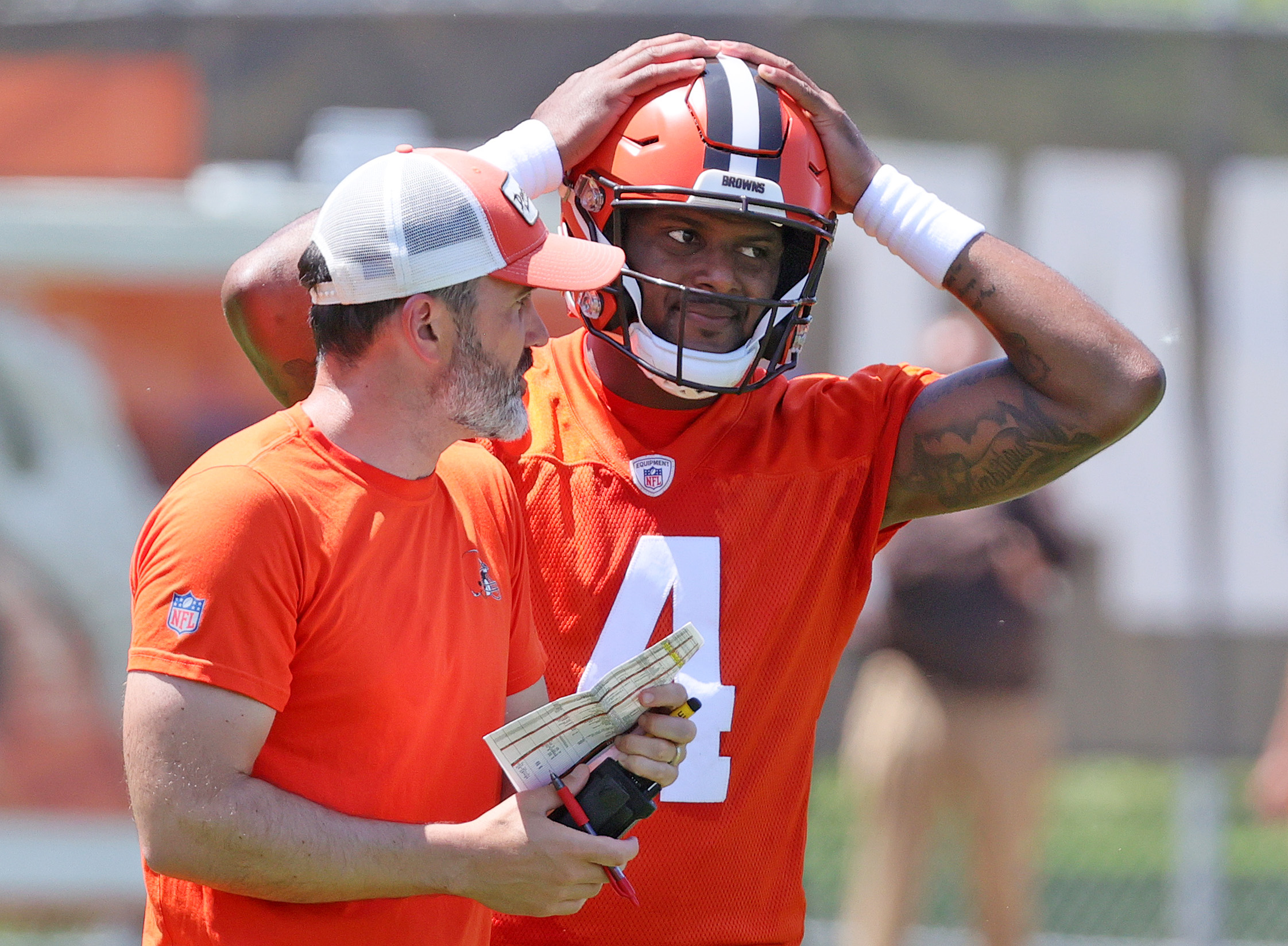 Jordan Kunaszyk of the Cleveland Browns waits for the snap during