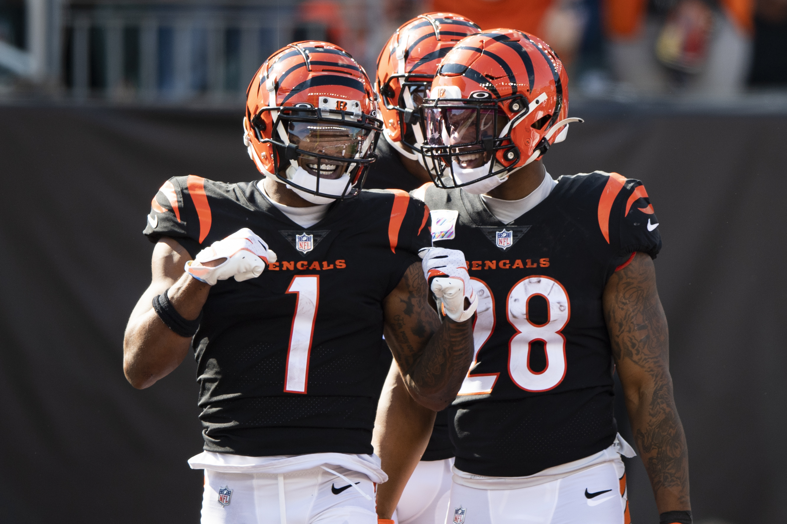 Bengals' Joe Burrow, Ja'Marr Chase, Joe Mixon tweet messages to