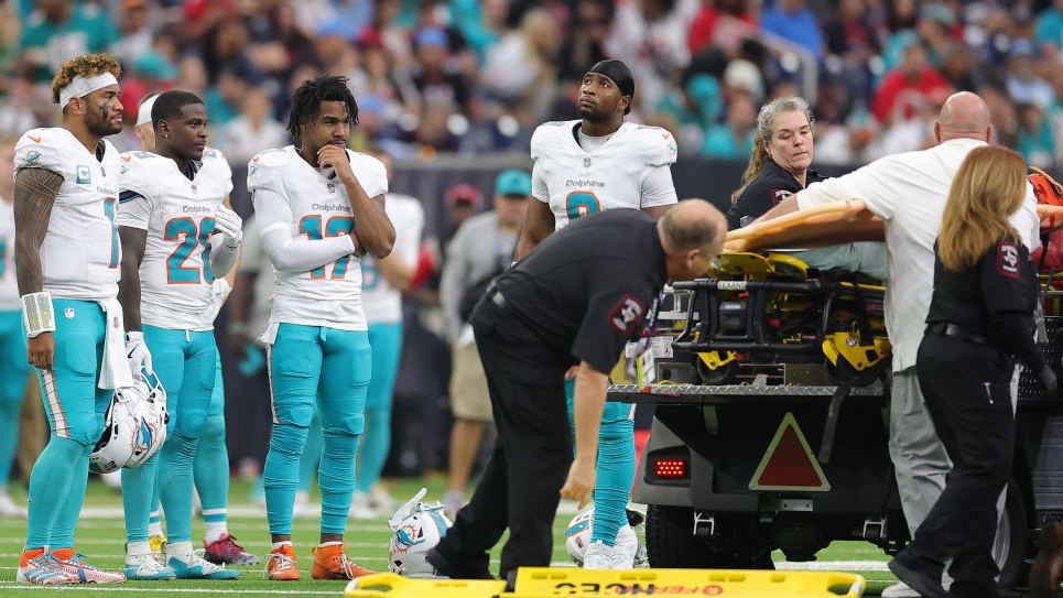 Former Alabama prep receiver hospitalized after scary hit in NFL