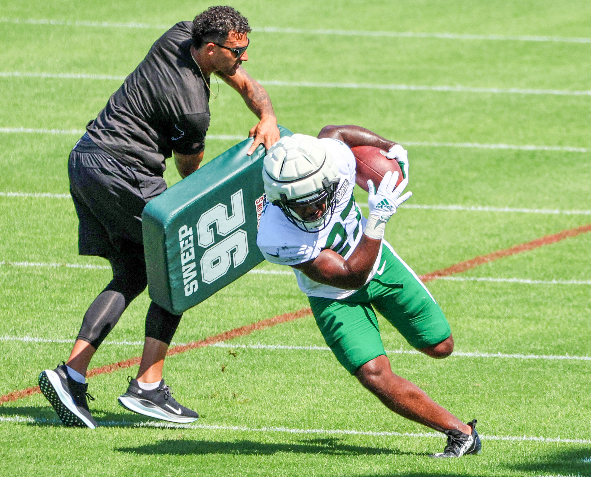 New York Jets' Mekhi Becton shows up to work in a Michael Myers mask