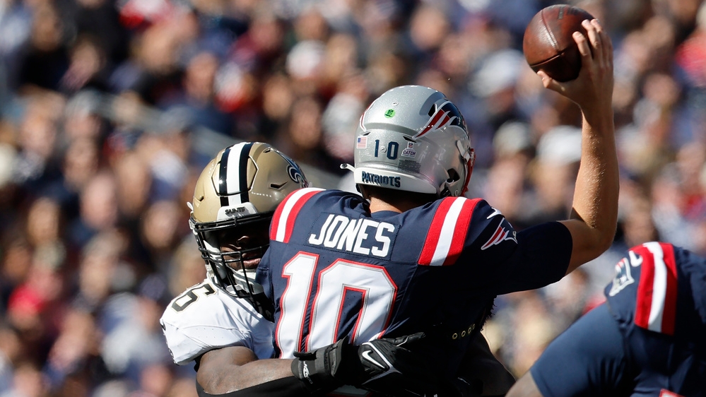 Mac Jones considers Patriots predecessor Tom Brady to be a mentor 