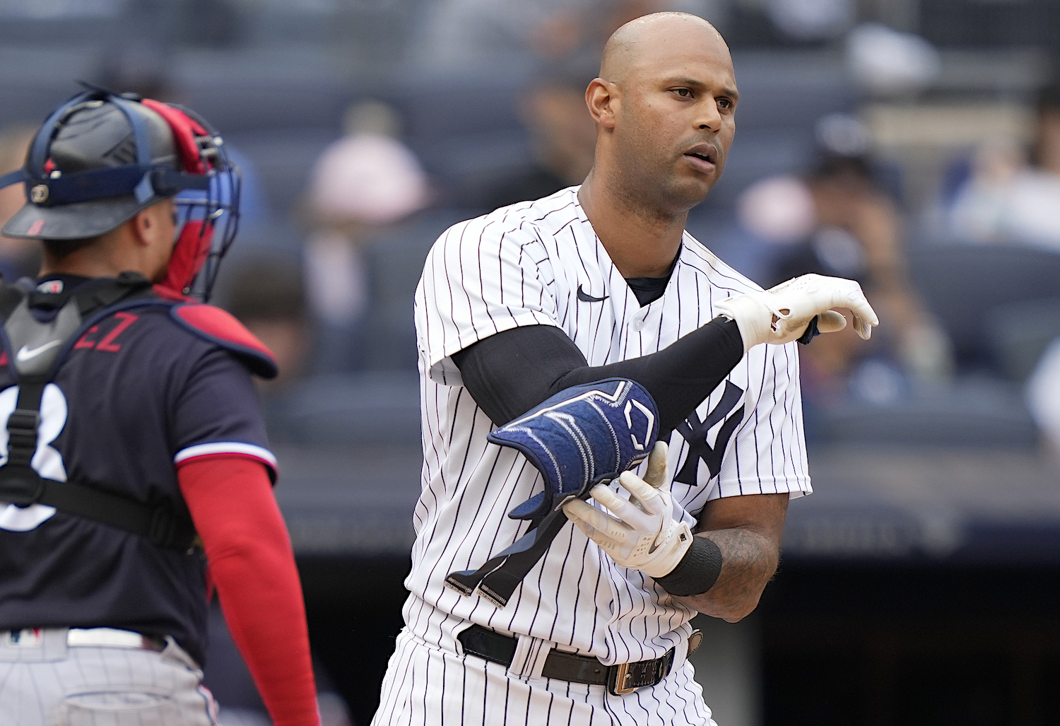 New York Yankees cut struggling OF Aaron Hicks, Sports