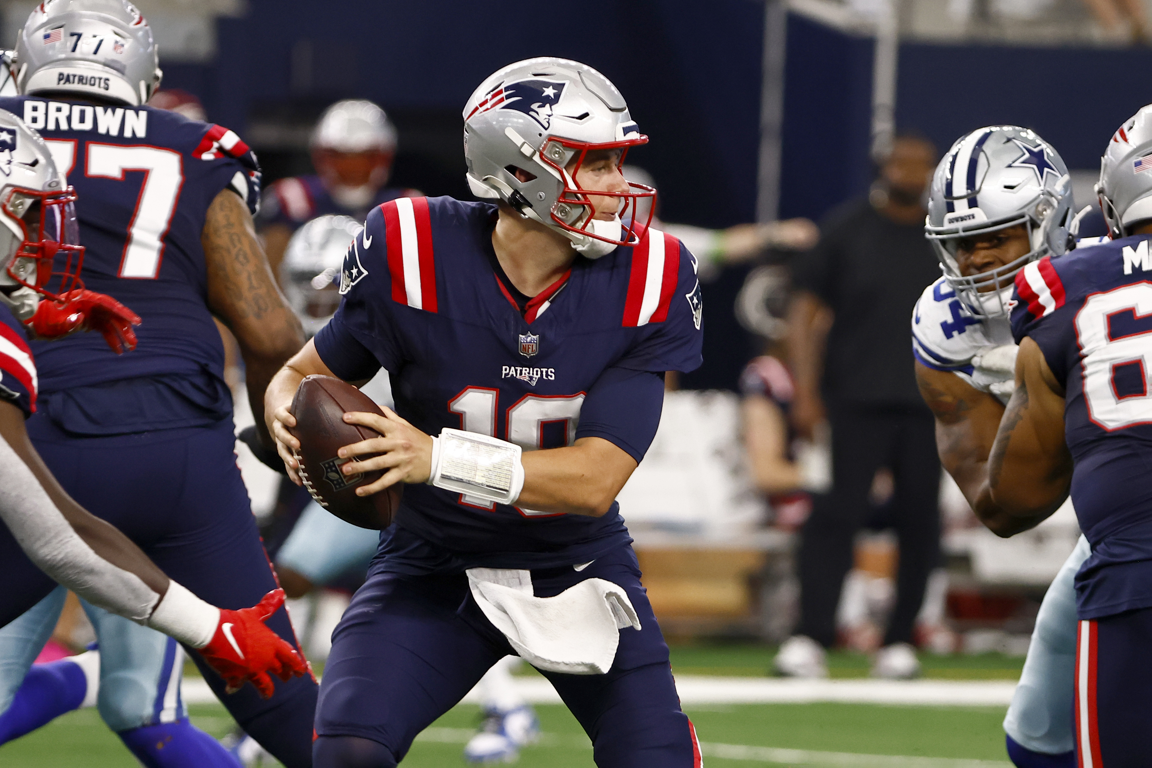 Coaches have no problem with fiery Patriots quarterback Mac Jones