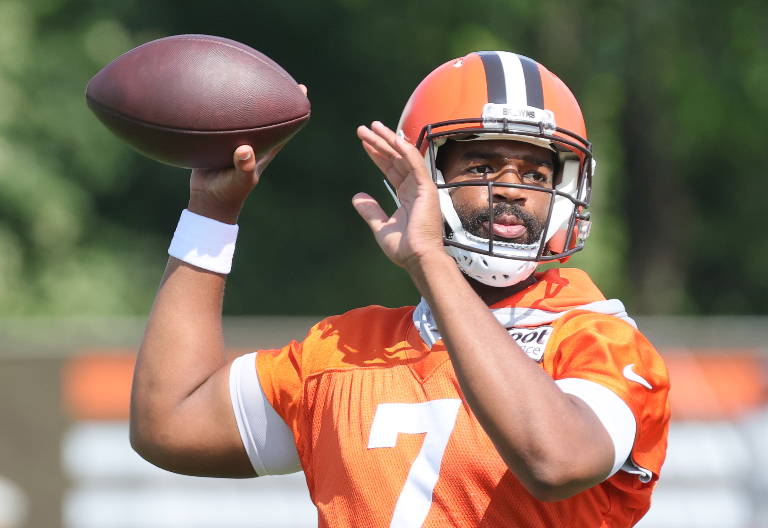 How will the Browns locker room handle Deshaun Watson's return to practice  this week when it's gotten so close to Jacoby Brissett? Hey, Mary Kay! 