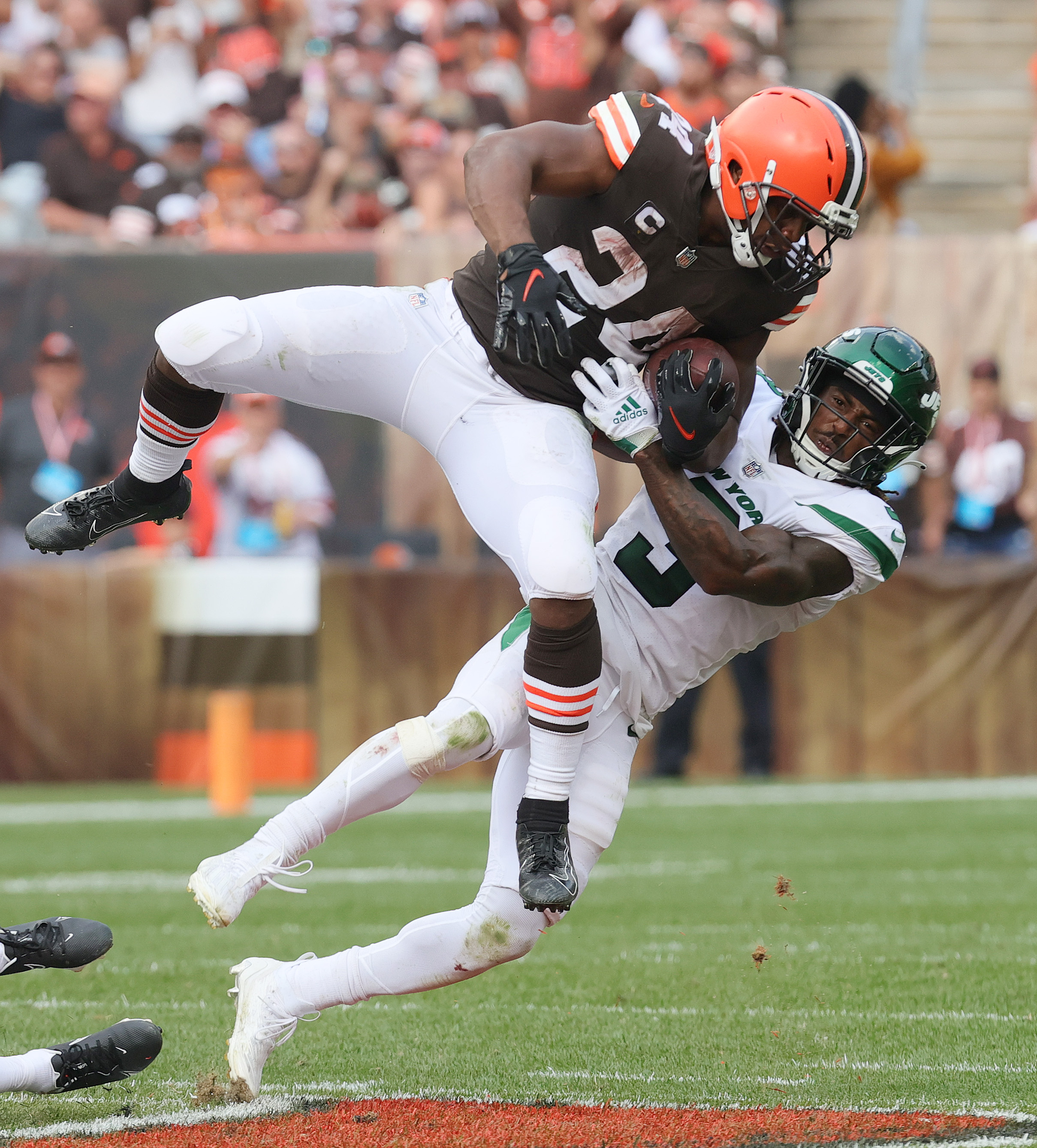 Browns running back Nick Chubb is believed to have only 1 torn ligament, AP  source says – NewsNation