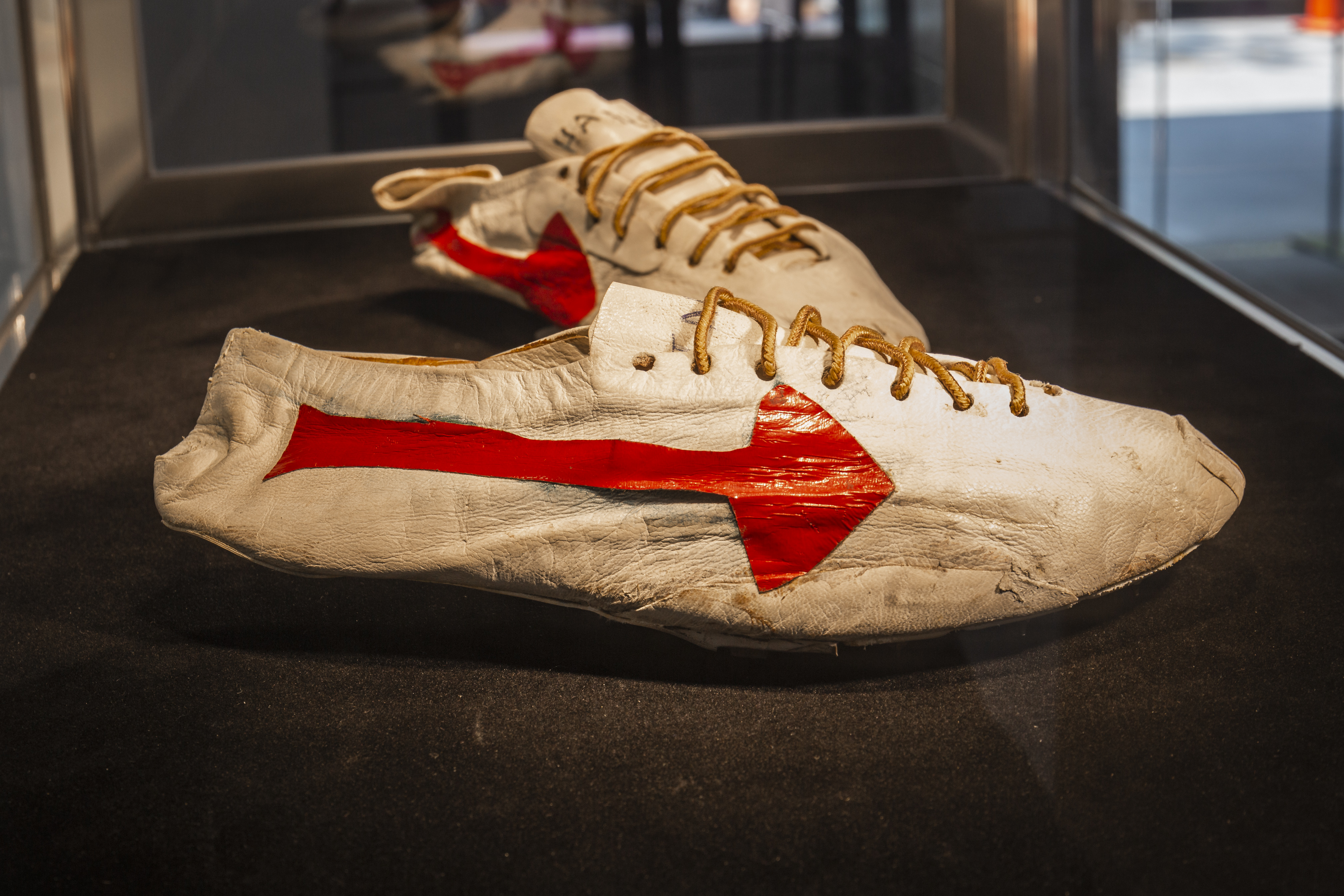 polilla Ajuste Empírico Bill Bowerman vintage Nikes from the '70s on auction for up to $1.2 million  - oregonlive.com