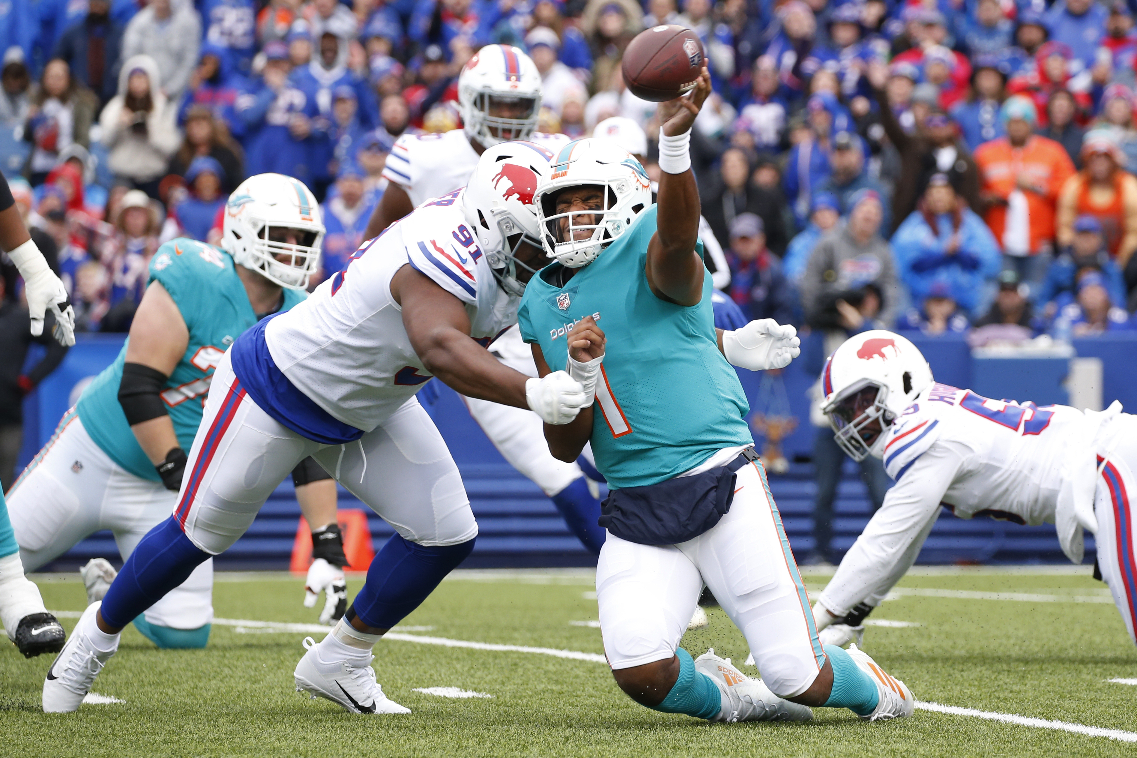 Bills avoid Halloween horror, overcome ugly 1st half in blowout