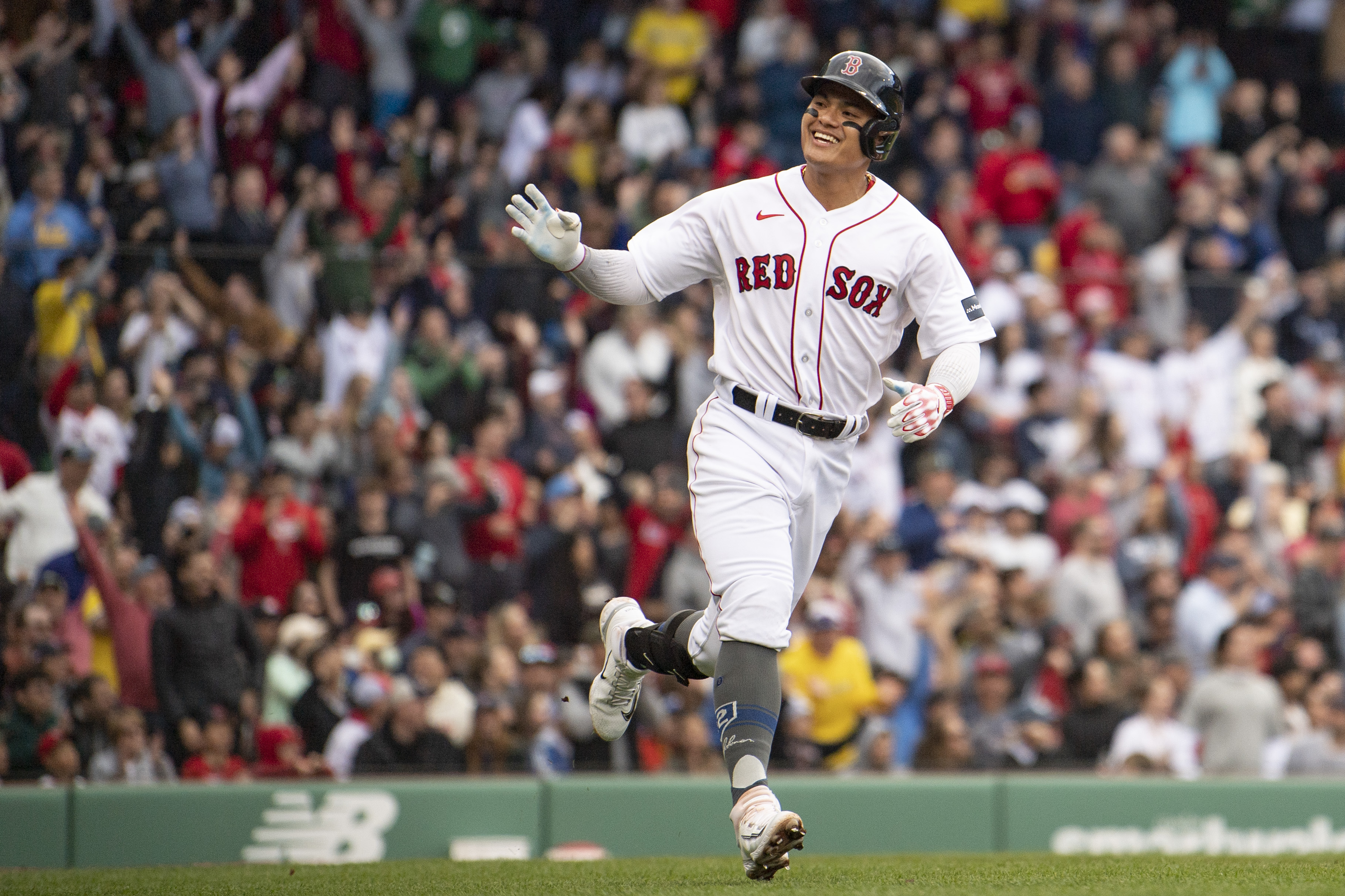 Yu Chang drives in 2 runs in 5-run 2nd inning, Red Sox beat A's 7-3