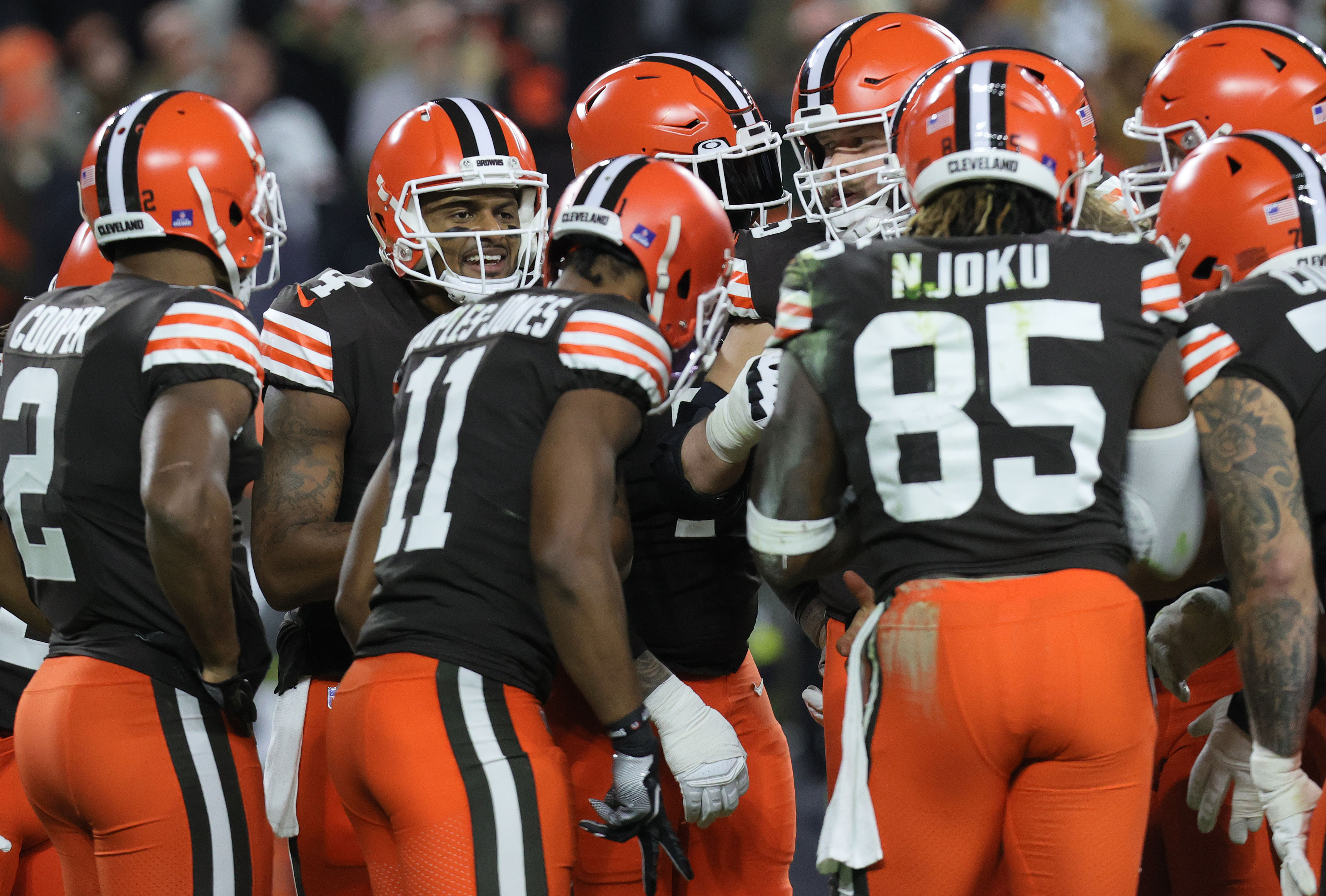 Chris Hubbard thanks health care worker with tickets to Browns-Ravens game