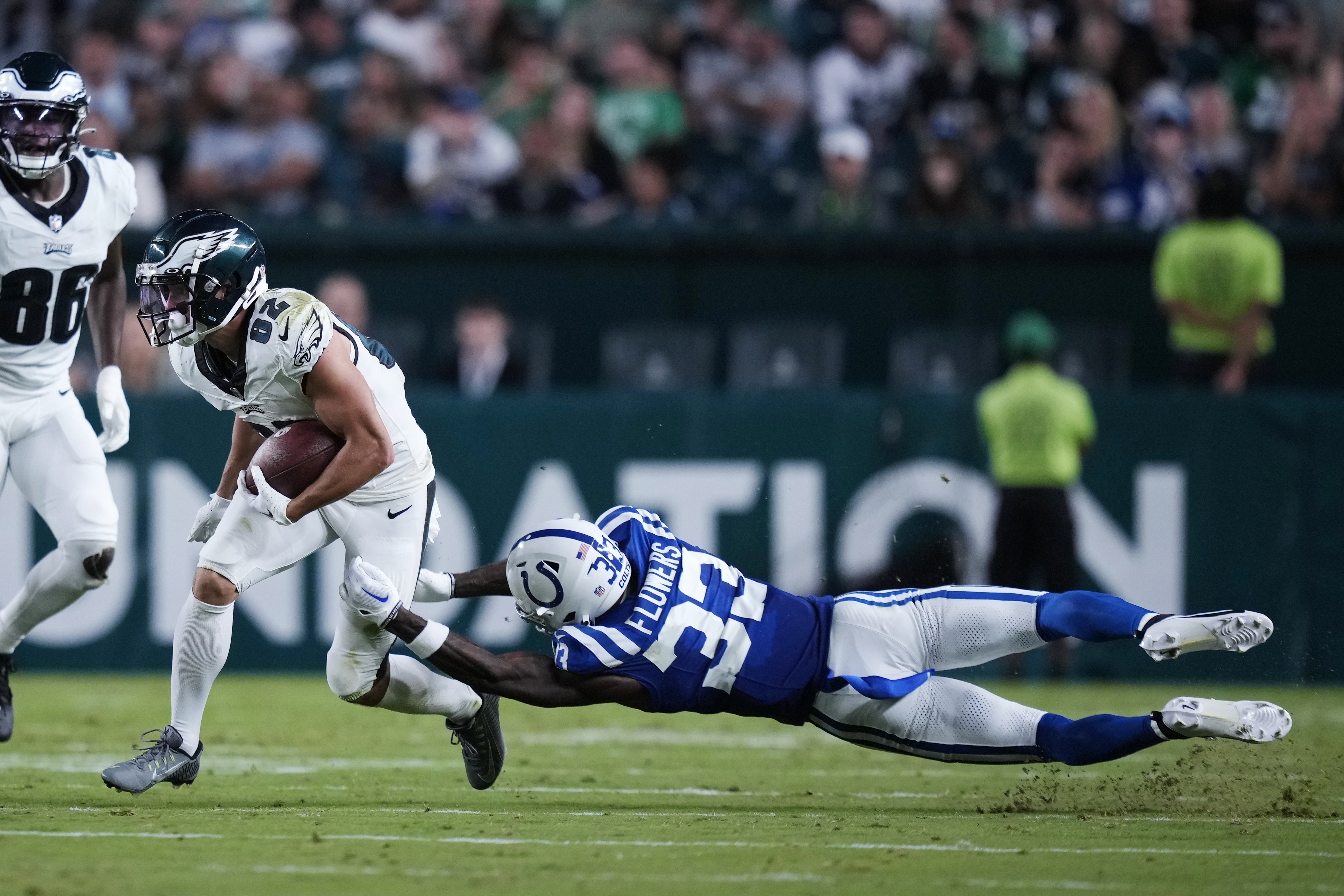 Colts' QB Richardson plays a full half, Colts beat Eagles 27-13 in