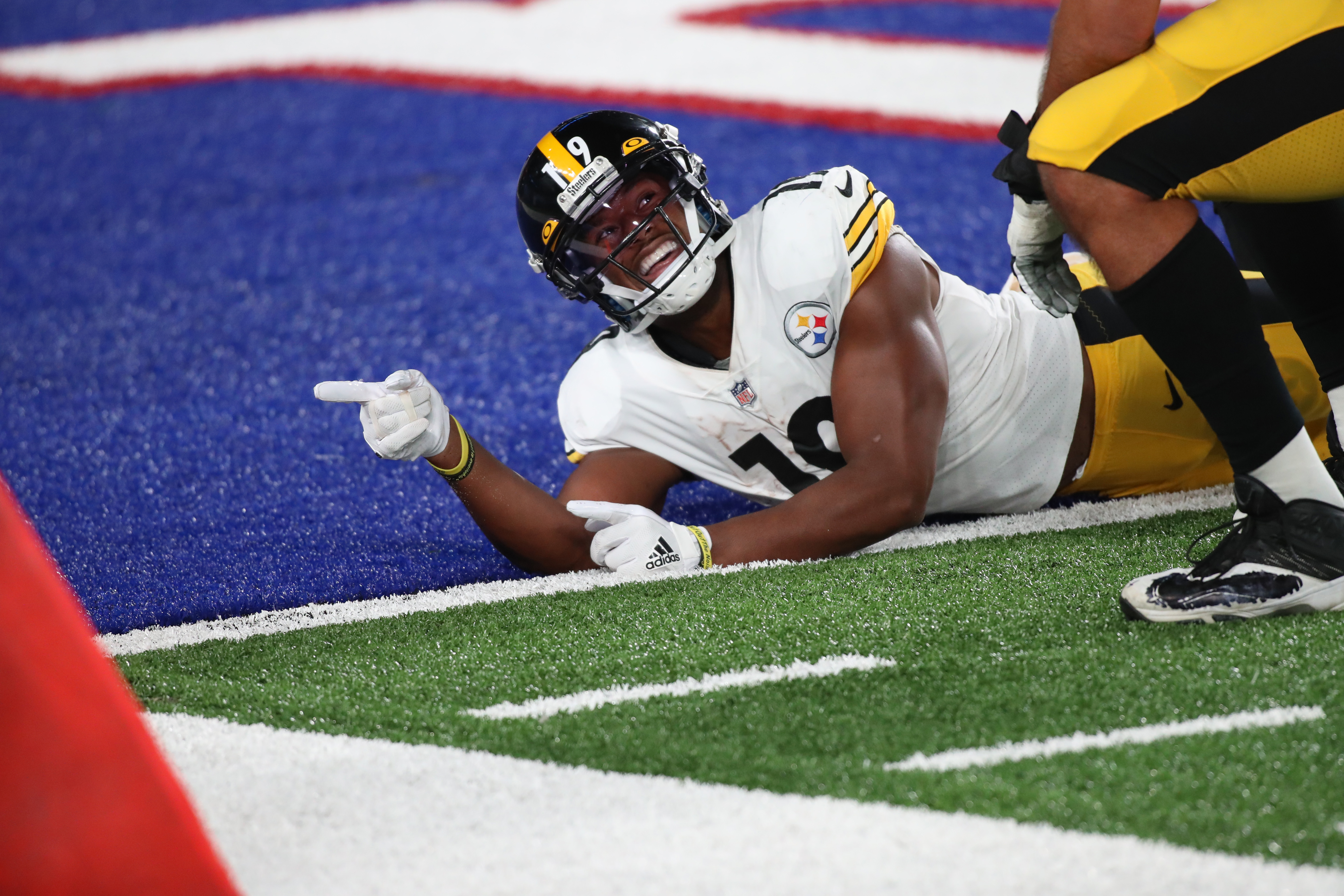 Giants drop opener to Steelers, 26-16