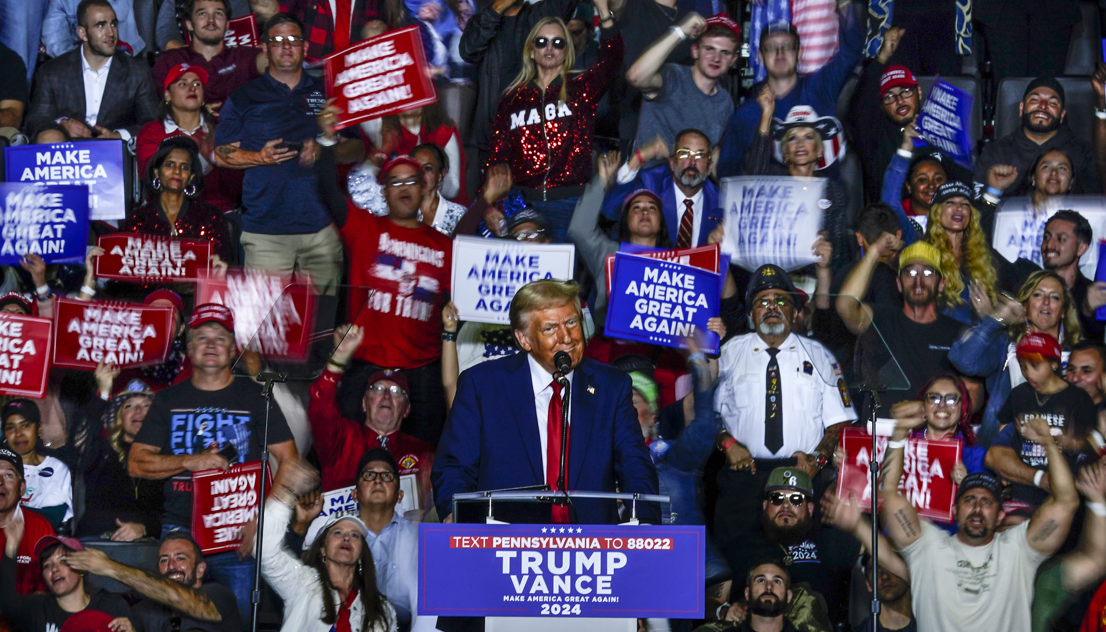 Former President Donald Trump hosts campaign rally in Allentown ...