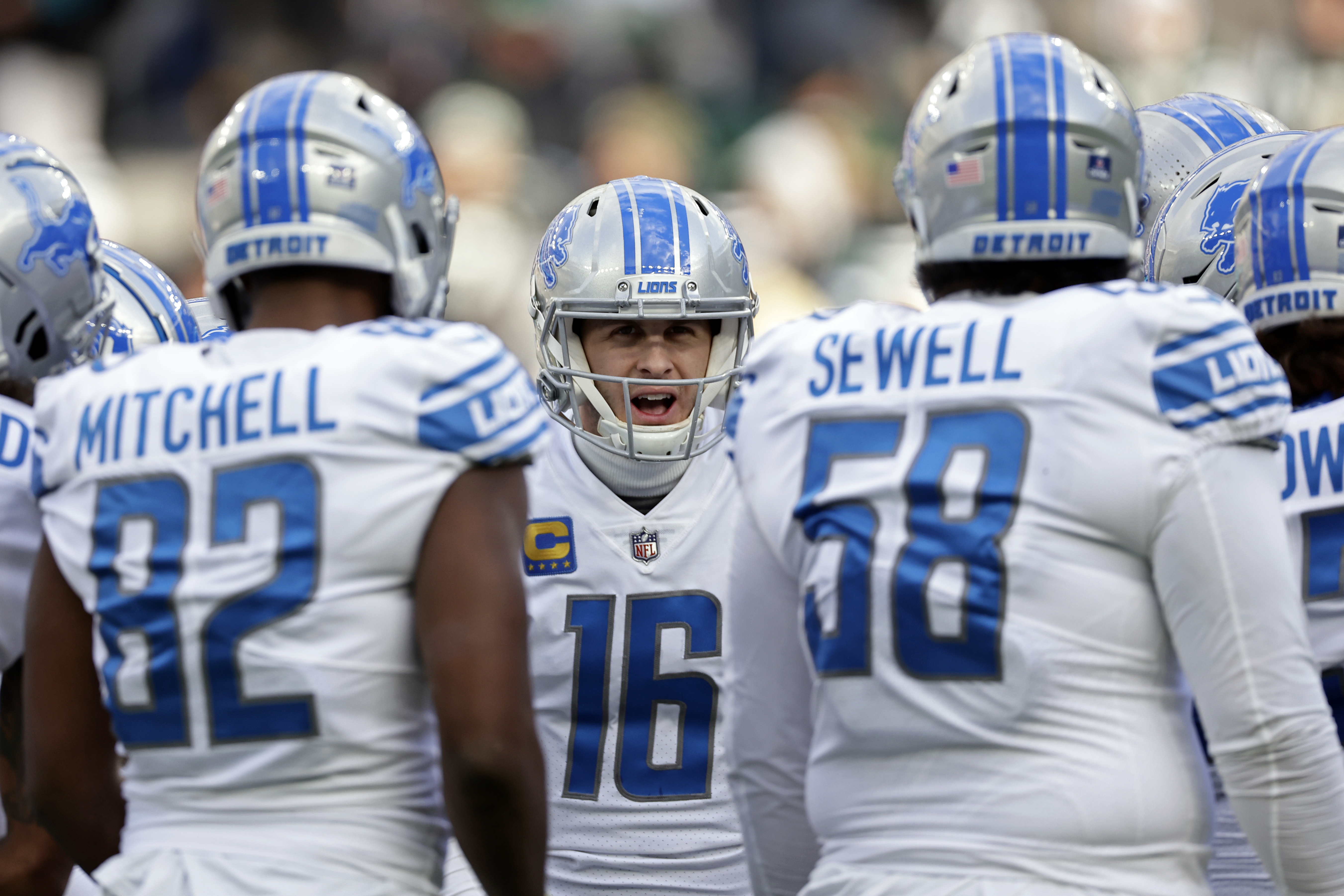 EAST RUTHERFORD, NJ - DECEMBER 18: New York Jets quarterback Zach Wilson  (2) during the National Football League game between the New York Jets and  the Detroit Lions on December 18, 2022