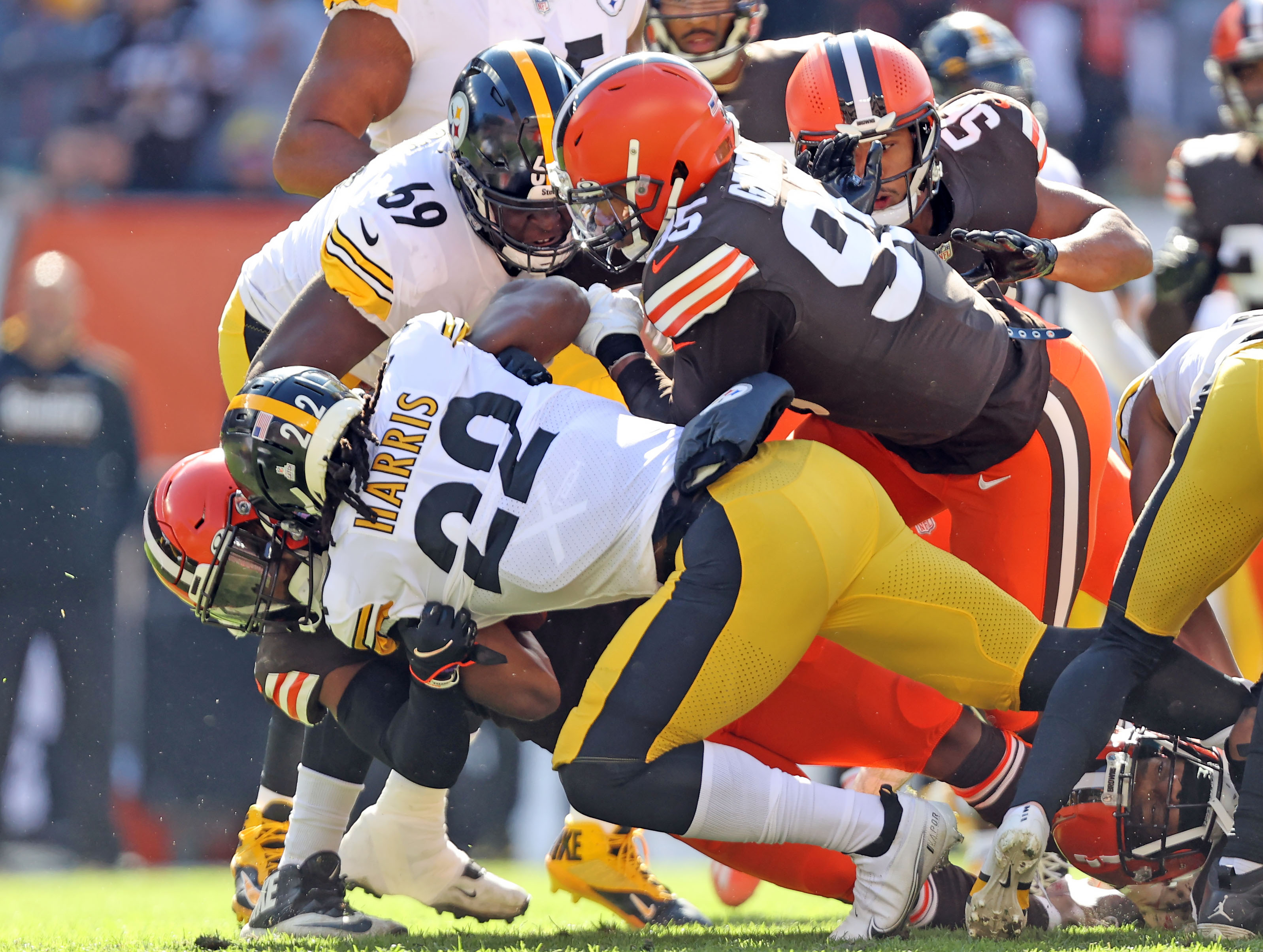 Cleveland Browns Defensive End Myles Garrett Vs. Pittsburgh Steelers ...