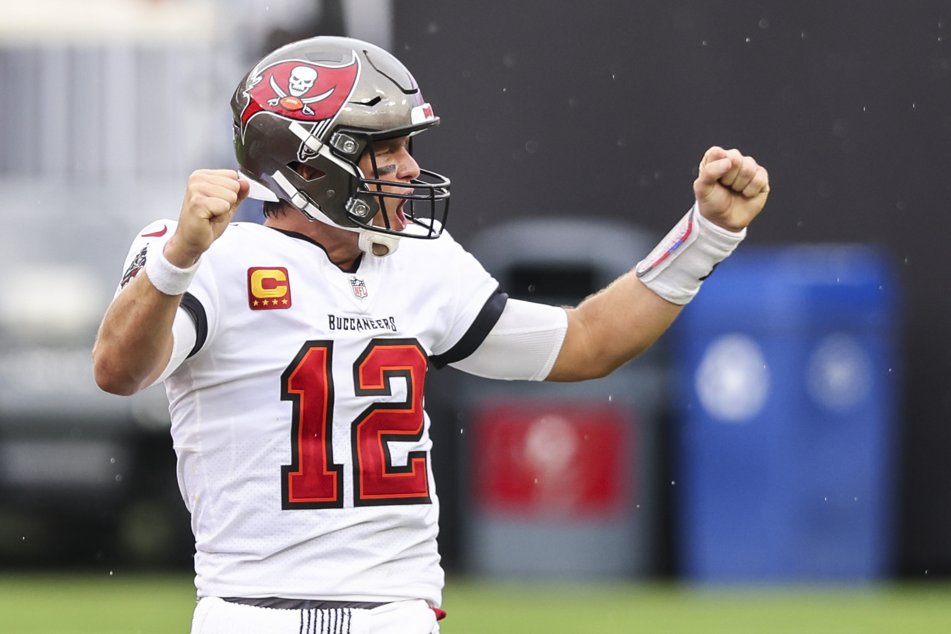 Tom Brady and Mike Evans help Buccaneers punch ticket to playoffs