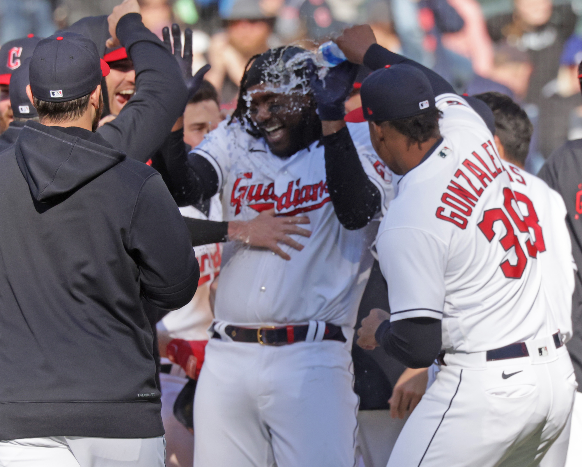 Jose Ramirez steals Home with an insane slide