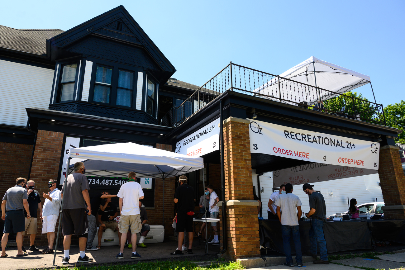 Oz Cannabis opens for recreational marijuana sales in Ypsilanti