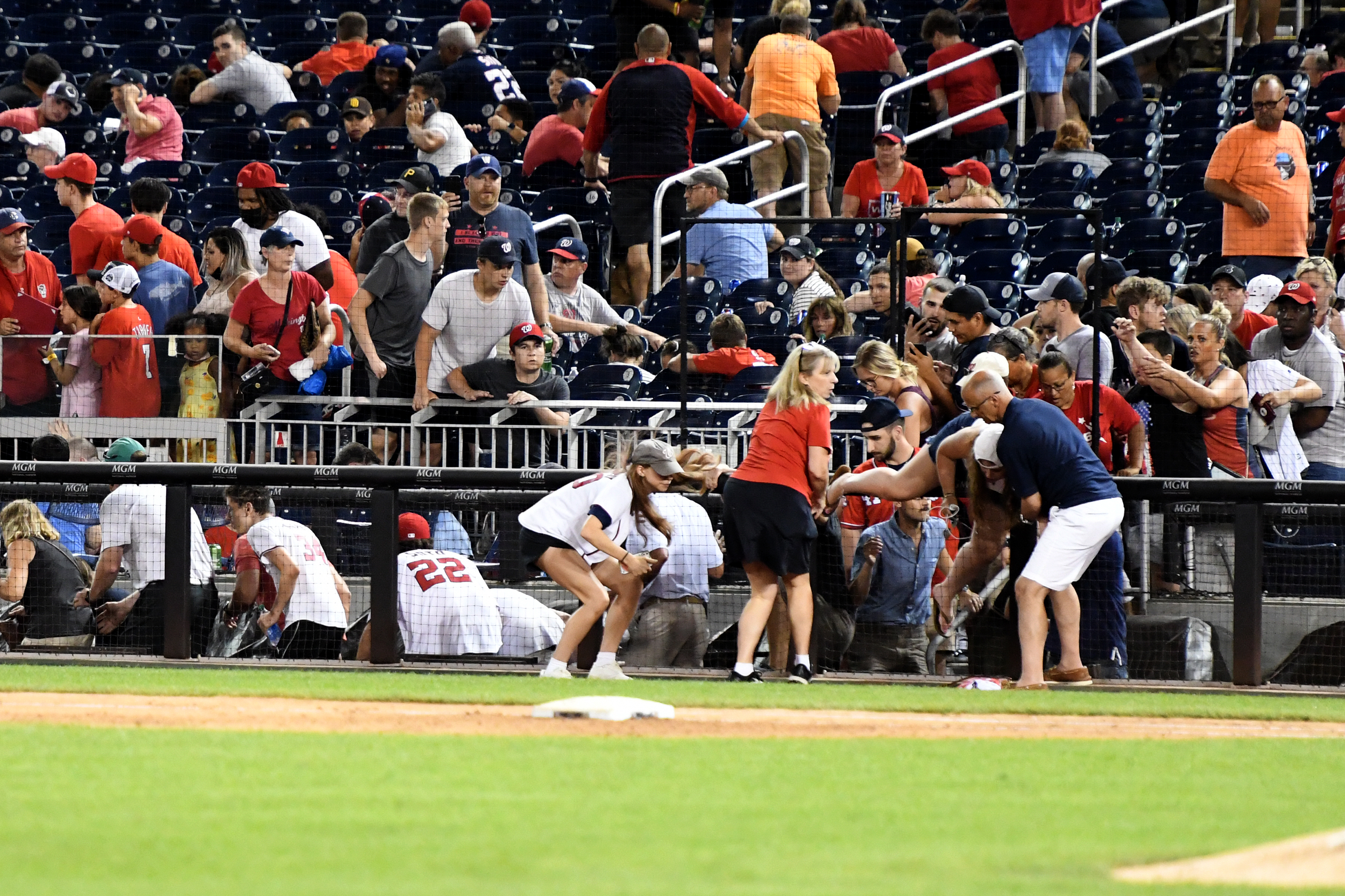 Chaos after shooting outside Nationals Park halts Padres-Washington games –  The Mercury News