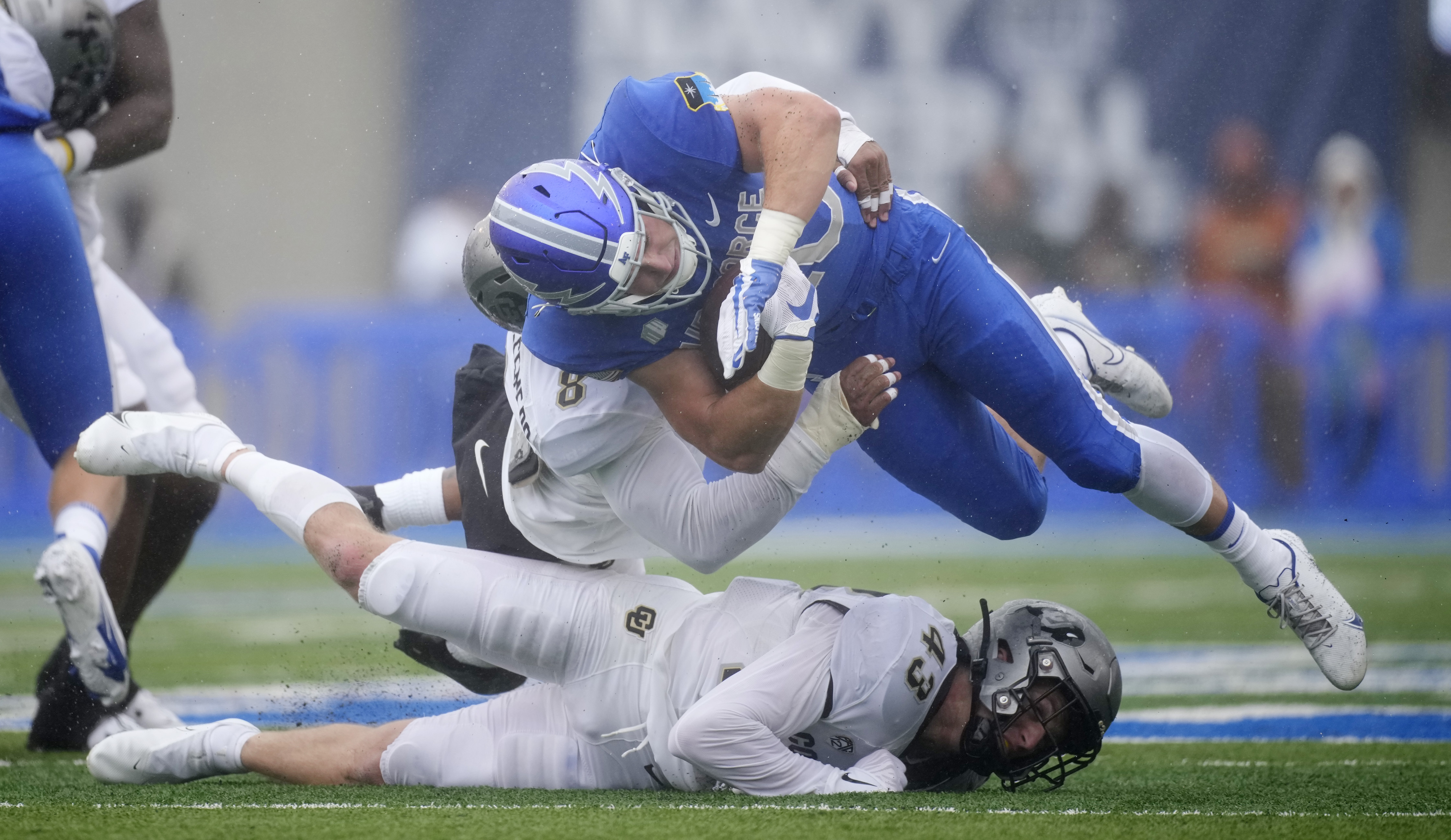 Falcons defeat Wyoming, 35-29 > Air Force > Article Display