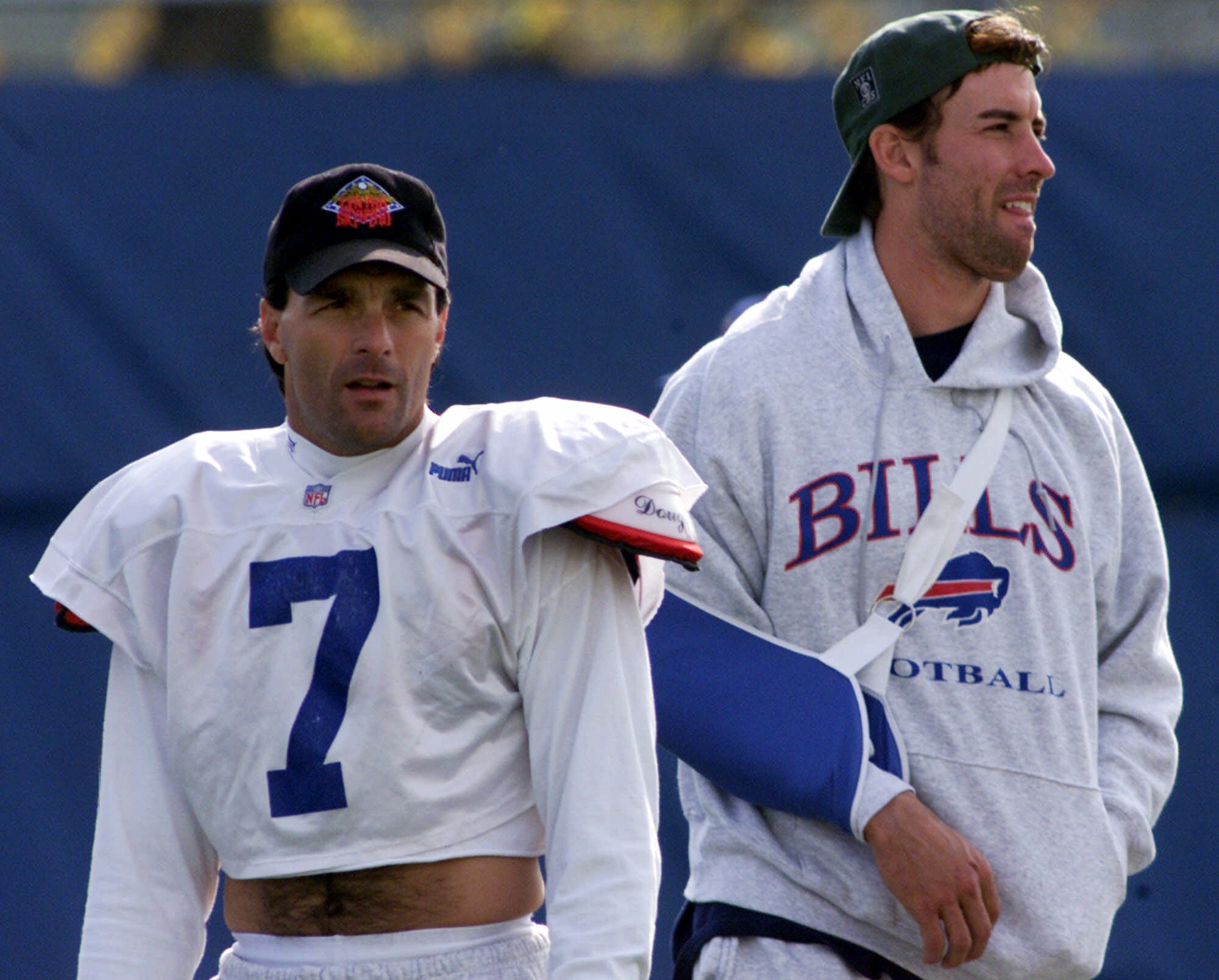 Jim Kelly gives Bills Mafia a shoutout in Super Bowl LVII flag