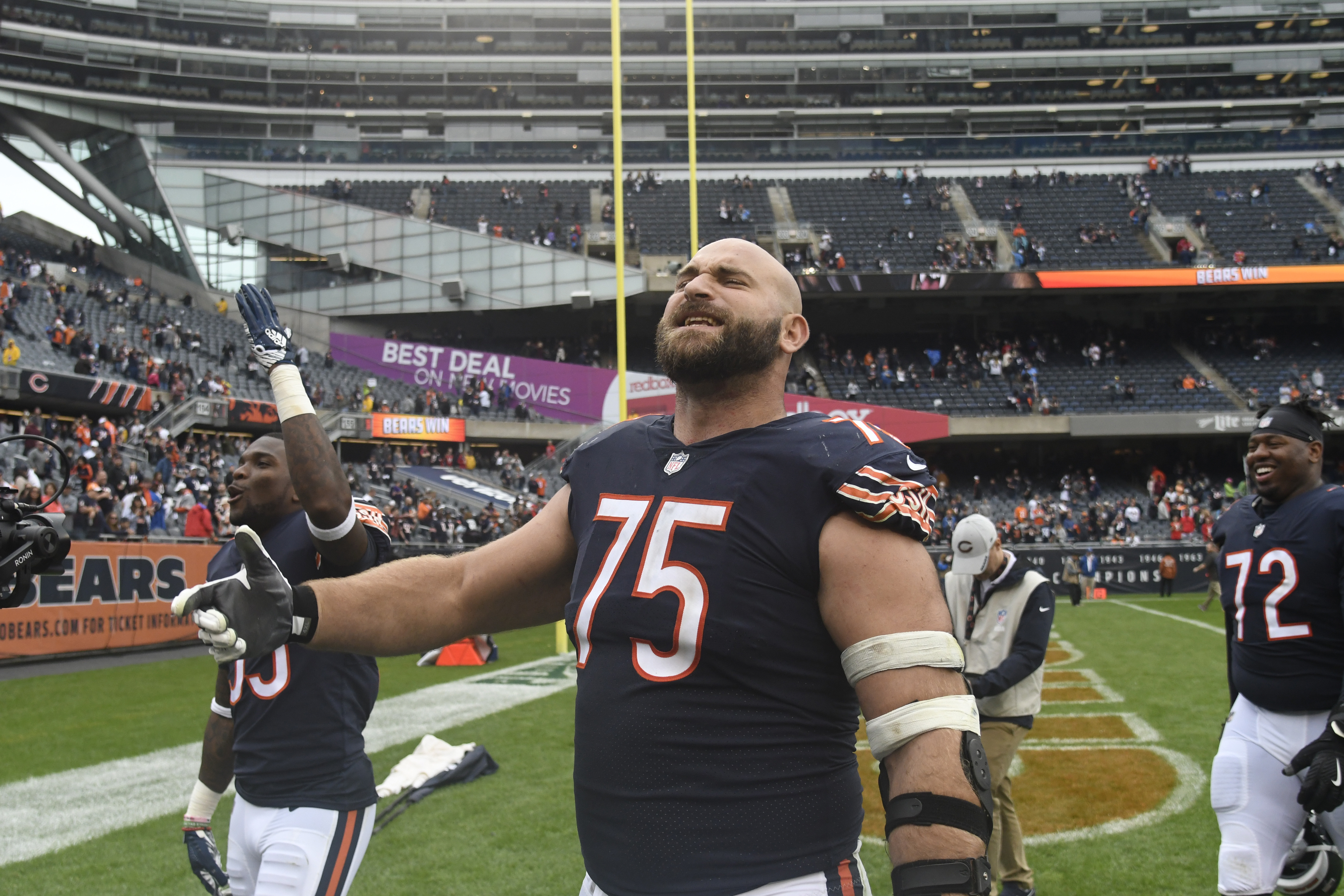 Bears' Kyle Long announces retirement via tweet