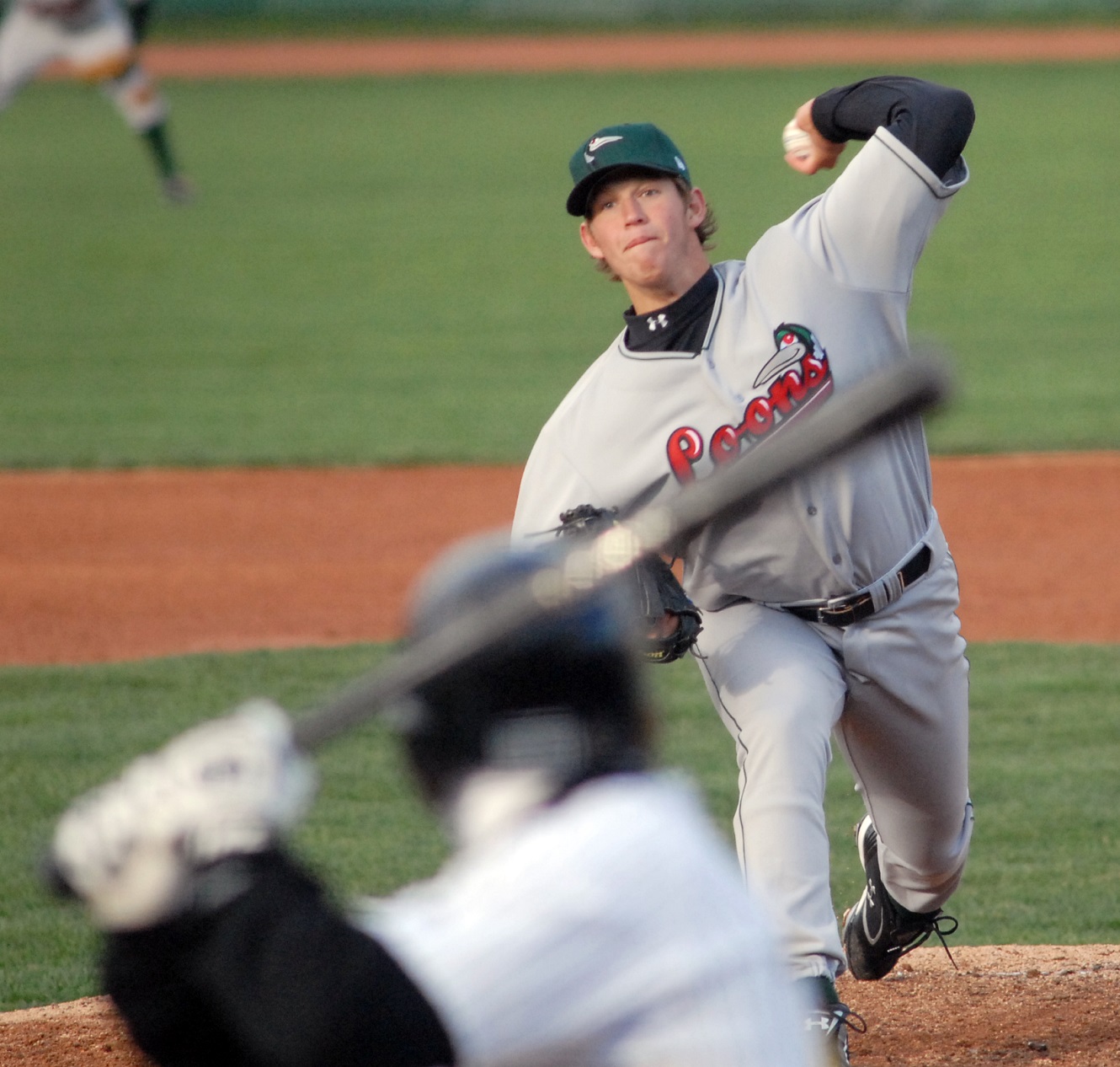 Clayton Kershaw 2009 Pitching Action Sports Photo - Item