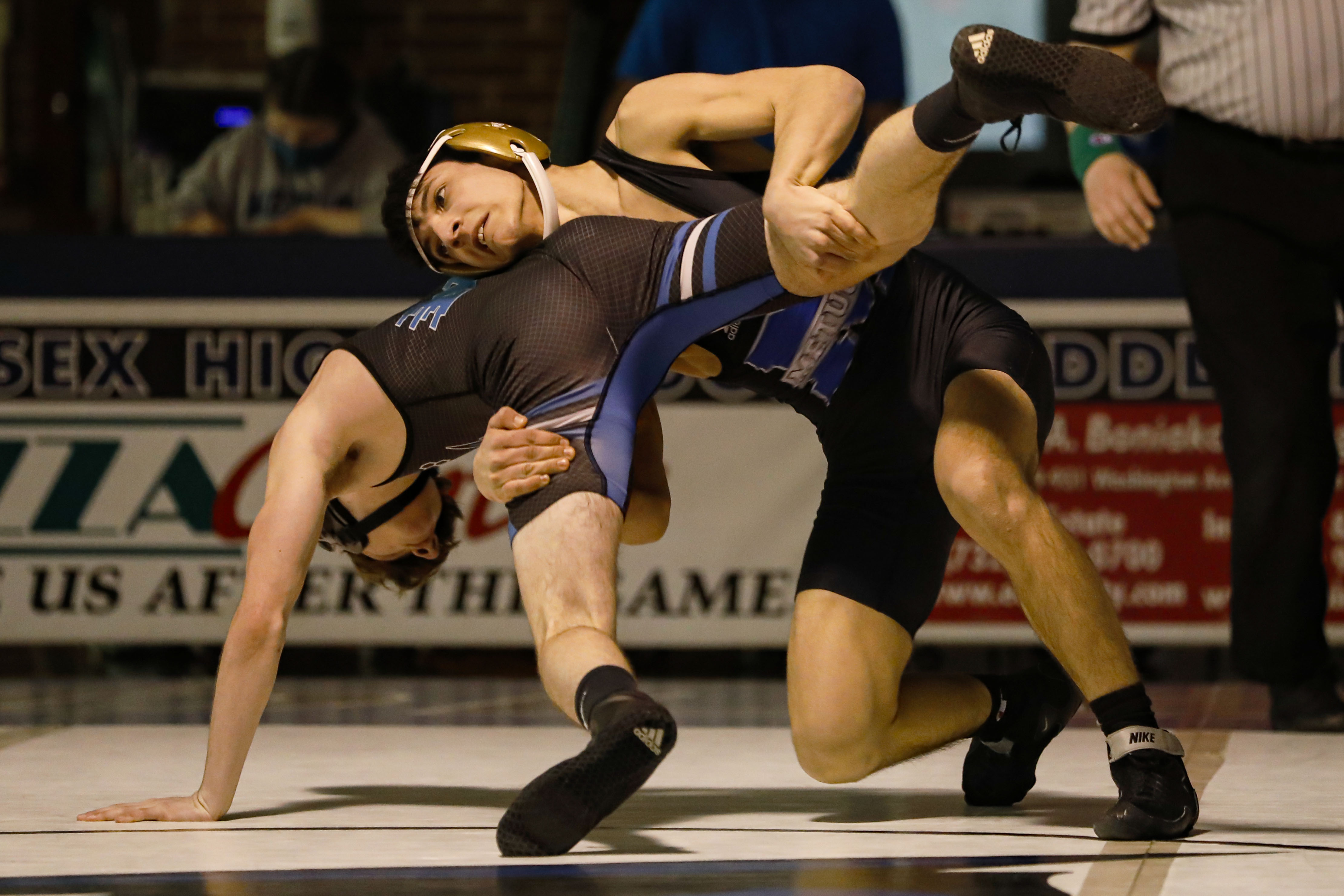 Wrestling Middleweights help Metuchen extend win streak and beat Middlesex (PHOTOS) pic
