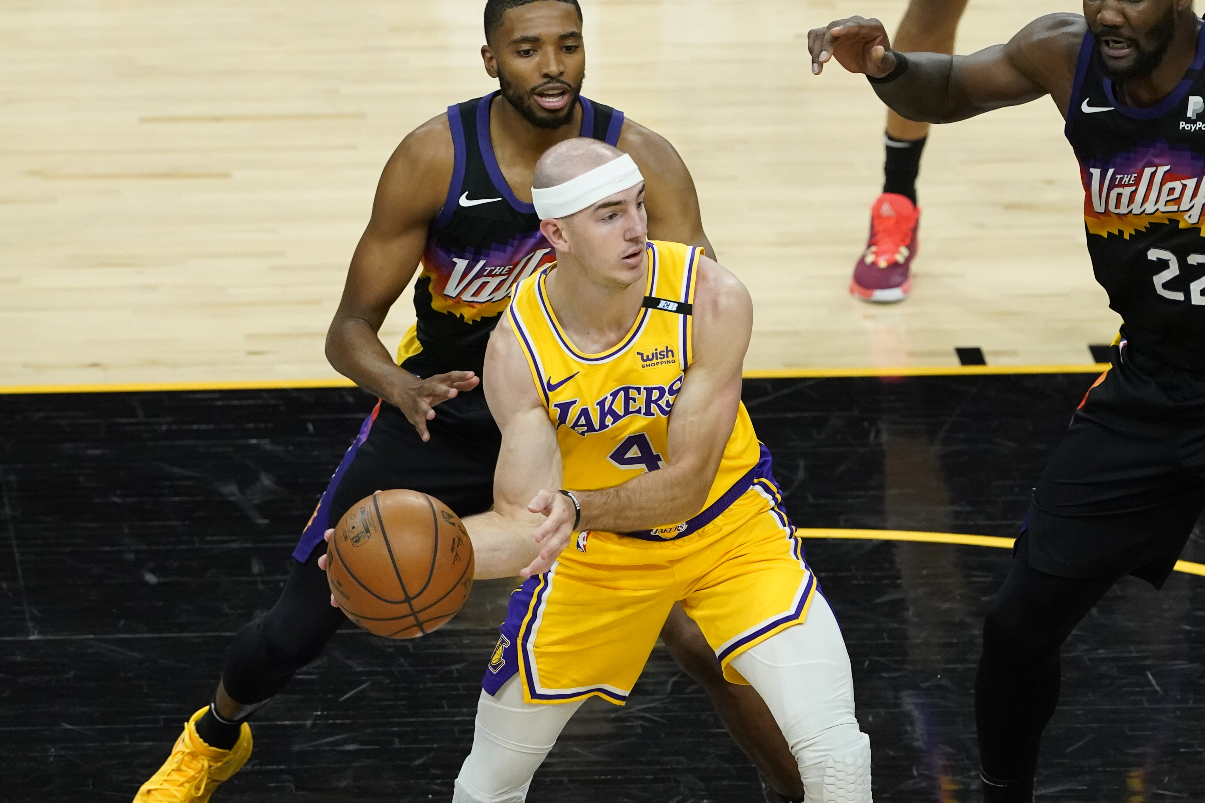 Lakers Alex Caruso arrested on suspicion of marijuana possession