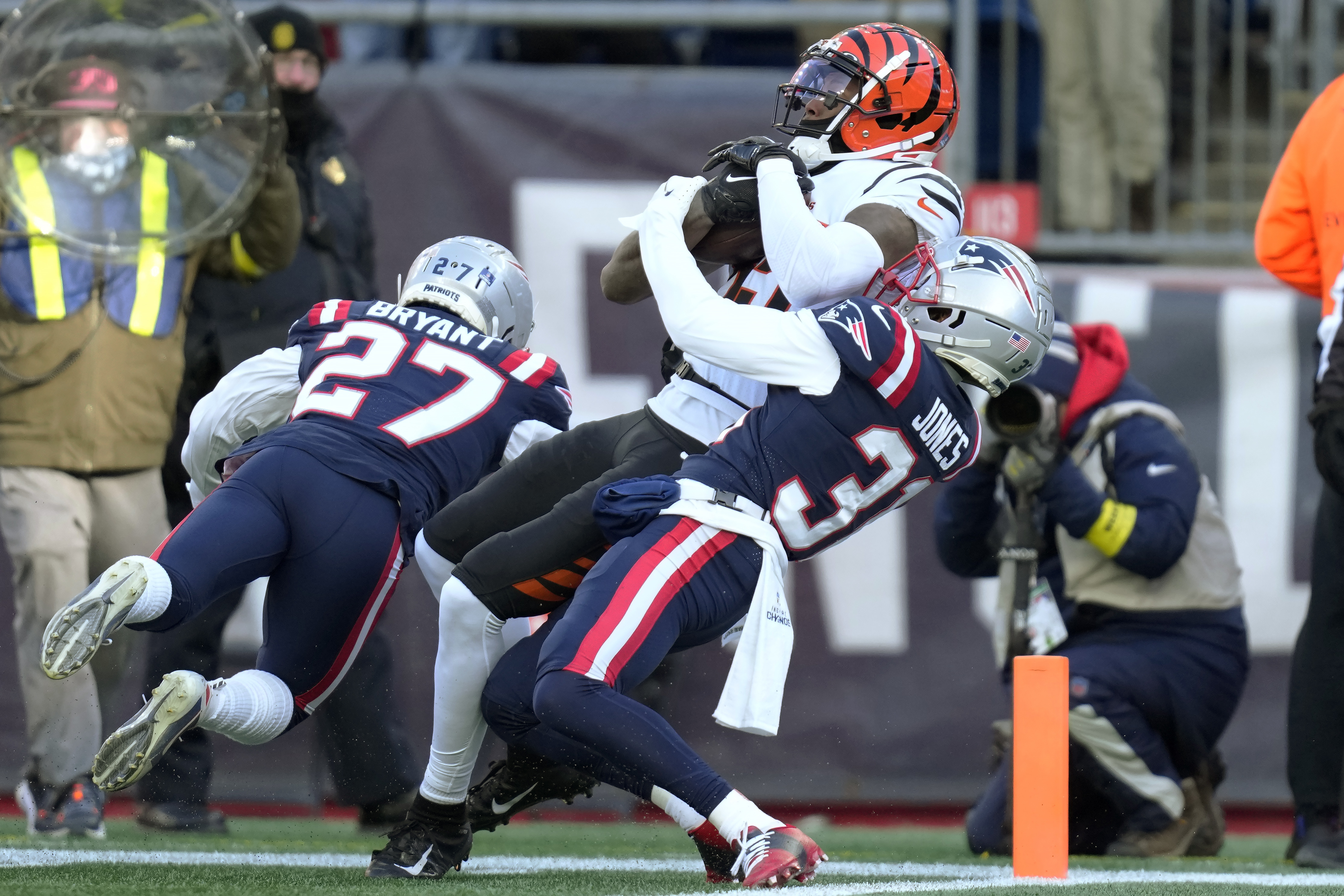 Watch Joe Burrow cap the Bengals' opening drive vs. the Patriots with a TD  pass to Tee Higgins 