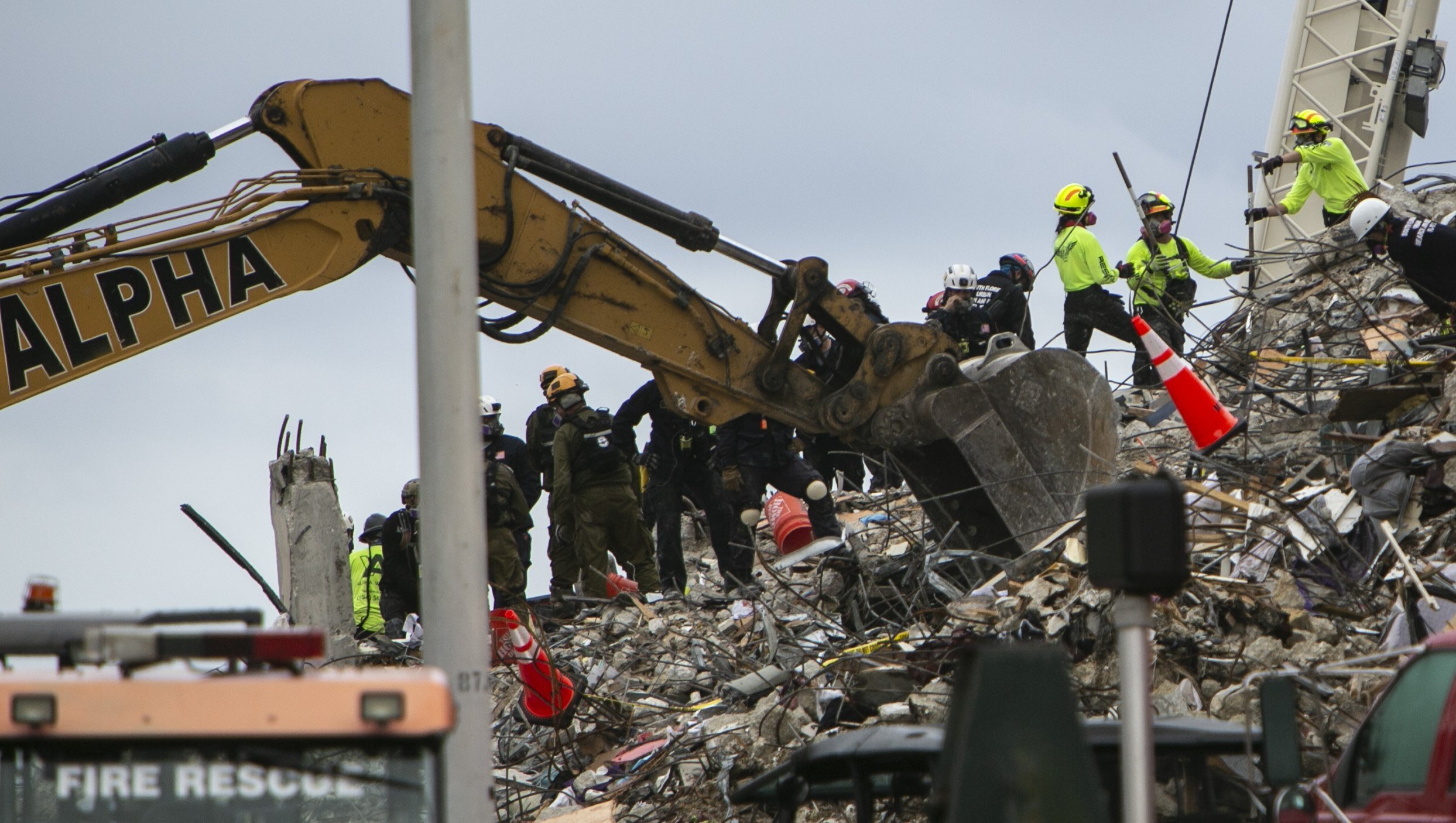 Searching in rubble at Florida condo collapse - pennlive.com