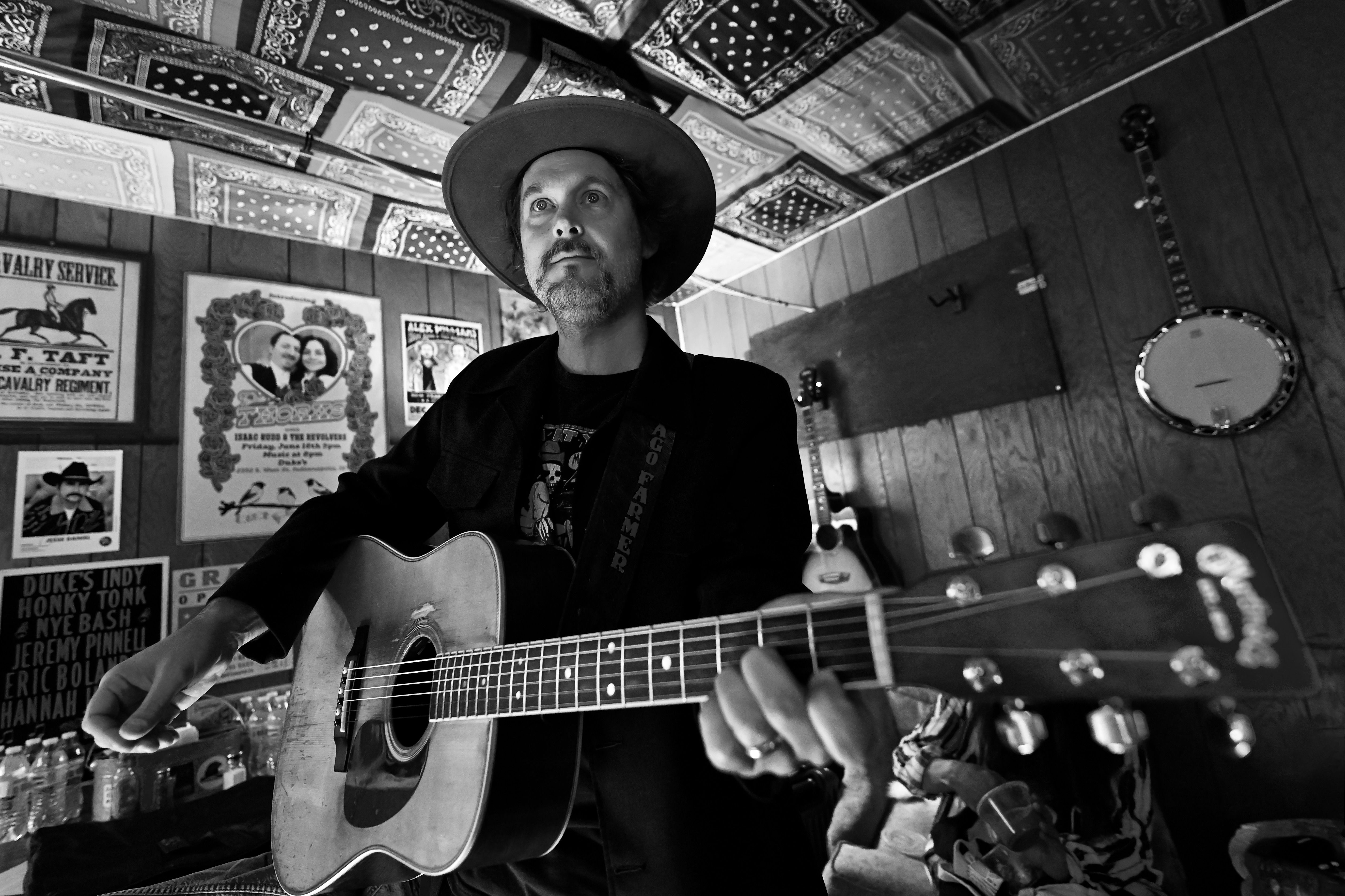 Folk singer turned Americana rocker returns to Kalamazoo with full