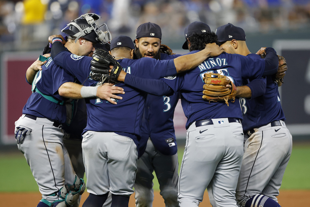 Mariners' loss sends Blue Jays into American League playoffs as a wild card  - The Boston Globe