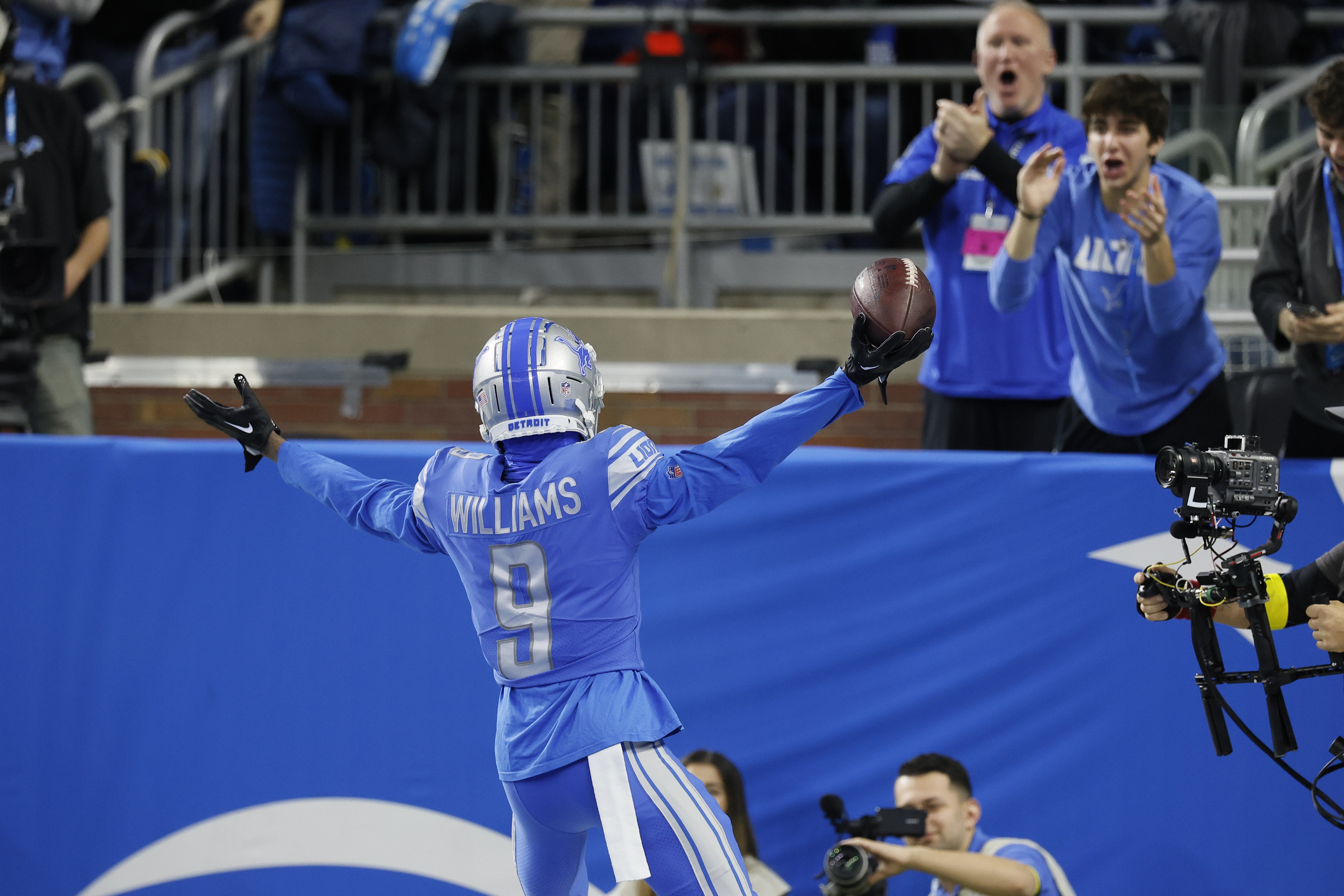 Detroit Lions rookie Jameson Williams' first NFL catch is his first pro  touchdown