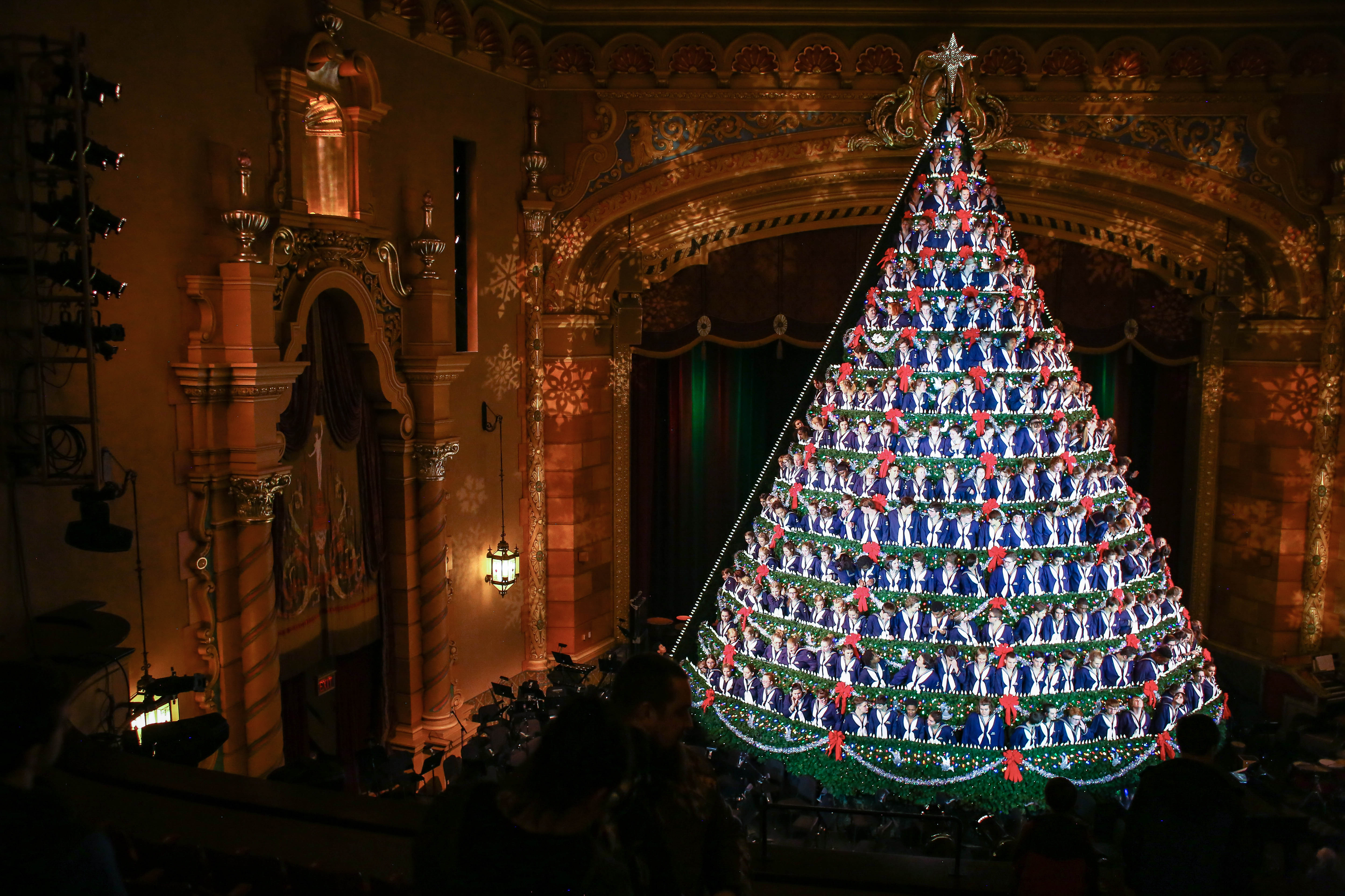 Singing Christmas Tree takes 'retrospective adapts performance to COVID-19 - mlive.com