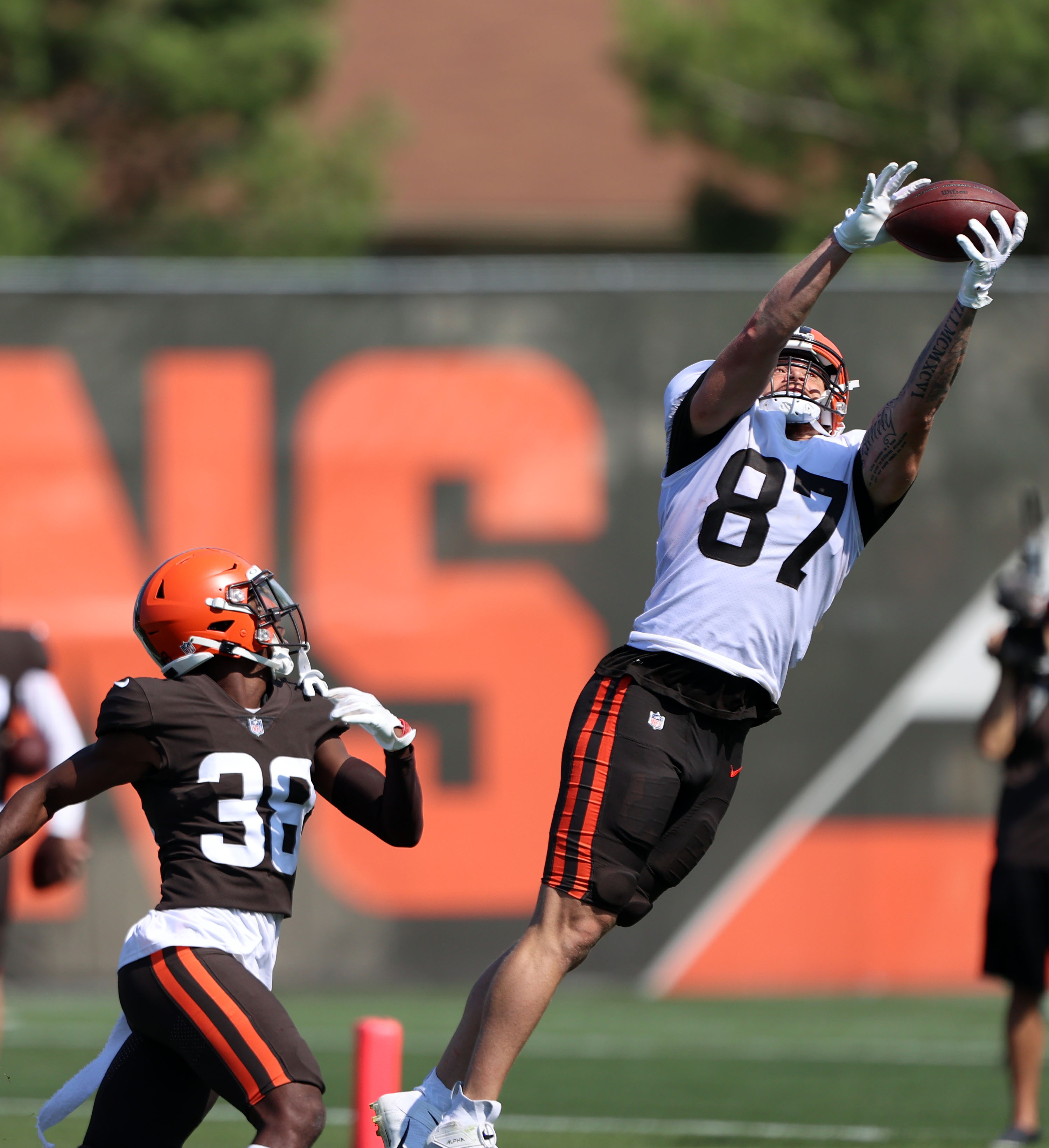 Cleveland Browns cornerback M.J. Stewart Jr. (36) lines up for a play  during an NFL football game against the Las Vegas Raiders, Monday, Dec. 20,  2021, in Cleveland. (AP Photo/Kirk Irwin Stock